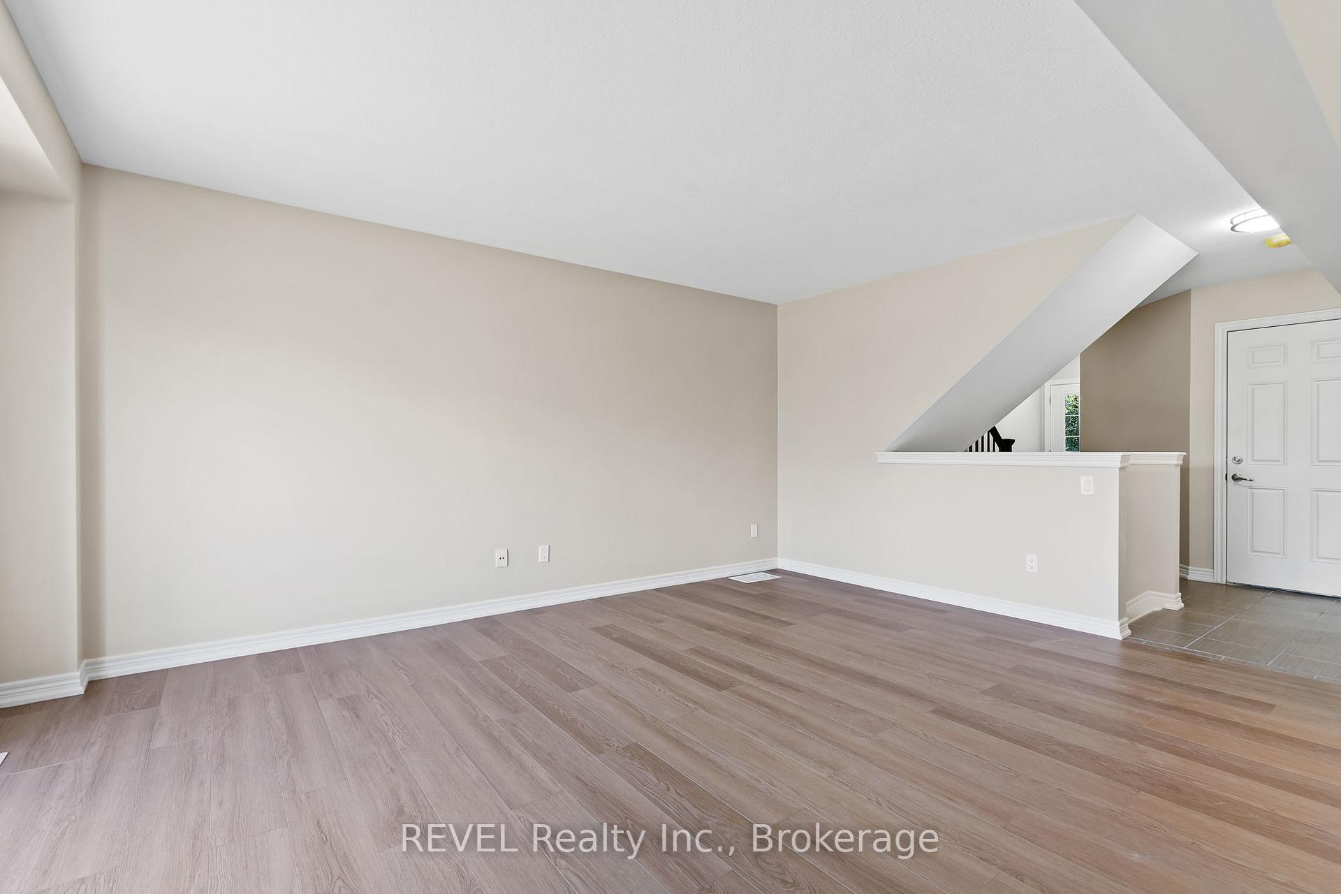 Photo 8 of 124 Roselawn Crescent, Welland, Coyle Creek — HOMEH