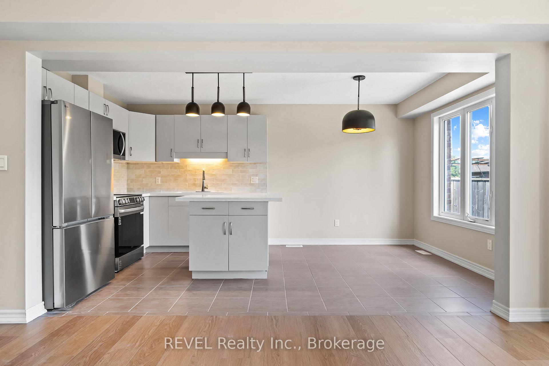 Photo 9 of 124 Roselawn Crescent, Welland, Coyle Creek — HOMEH