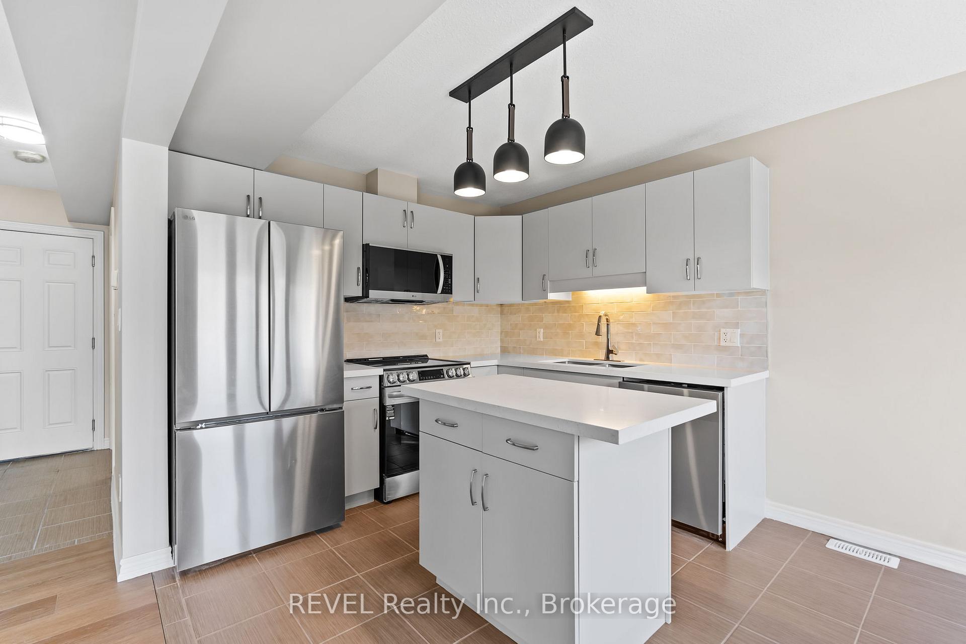 Photo 10 of 124 Roselawn Crescent, Welland, Coyle Creek — HOMEH