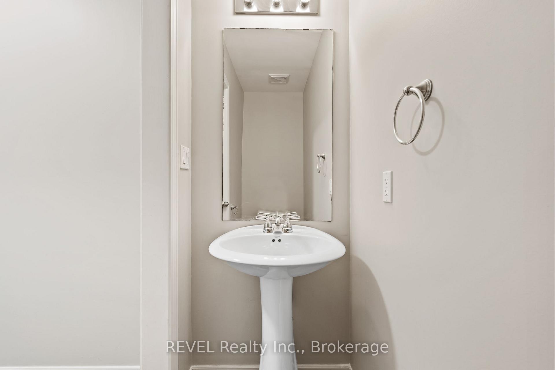 Photo 13 of 124 Roselawn Crescent, Welland, Coyle Creek — HOMEH