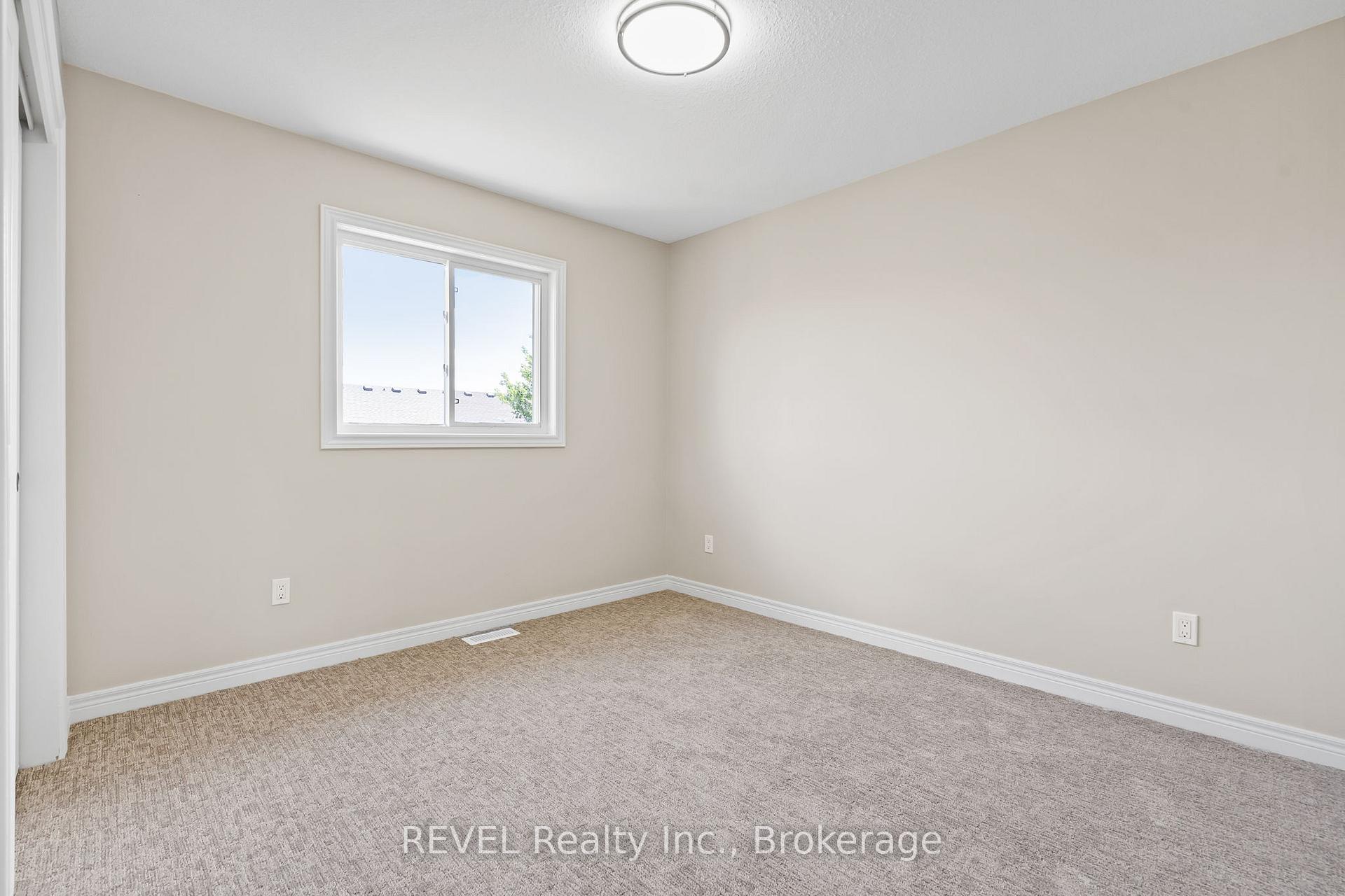 Photo 15 of 124 Roselawn Crescent, Welland, Coyle Creek — HOMEH