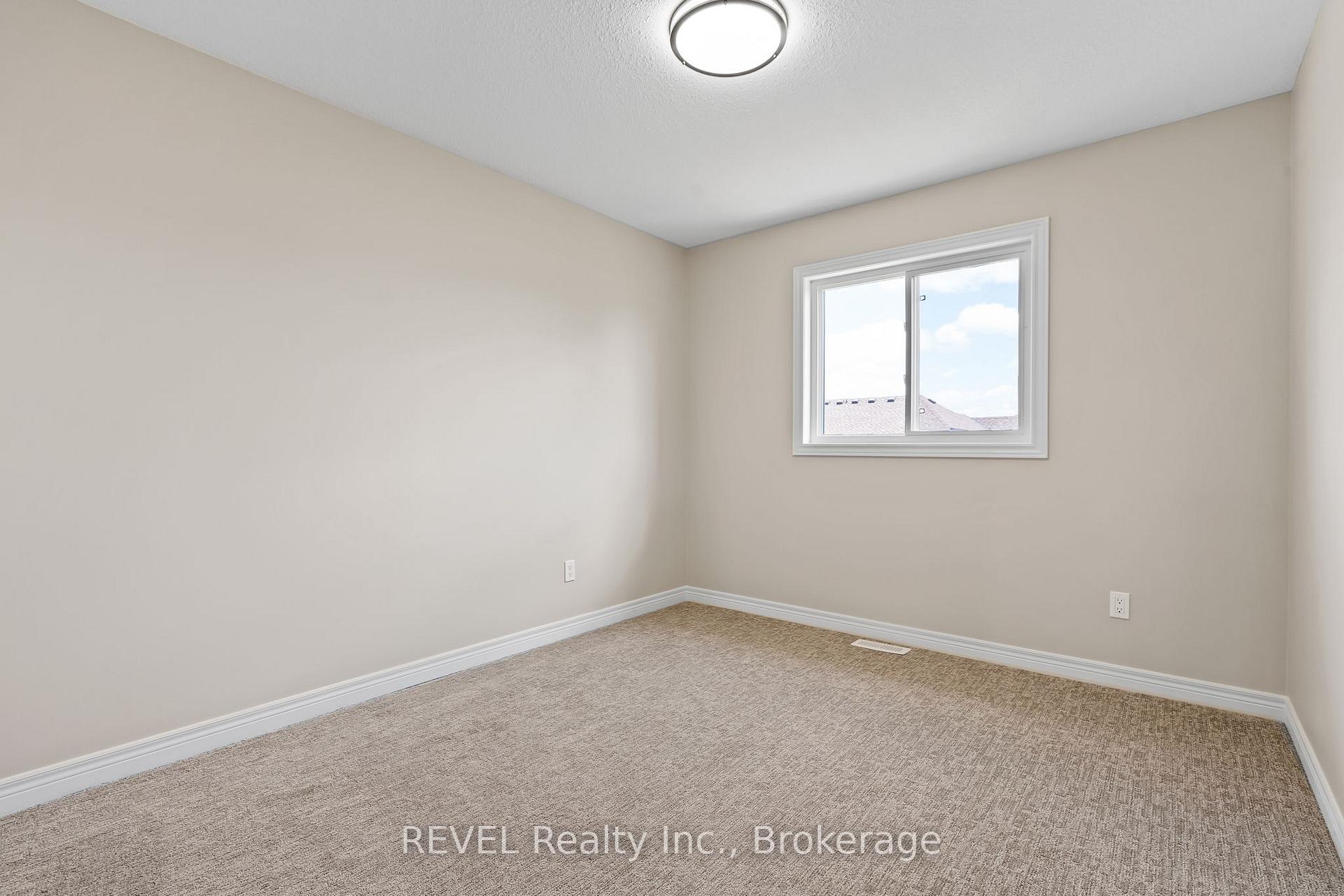 Photo 16 of 124 Roselawn Crescent, Welland, Coyle Creek — HOMEH