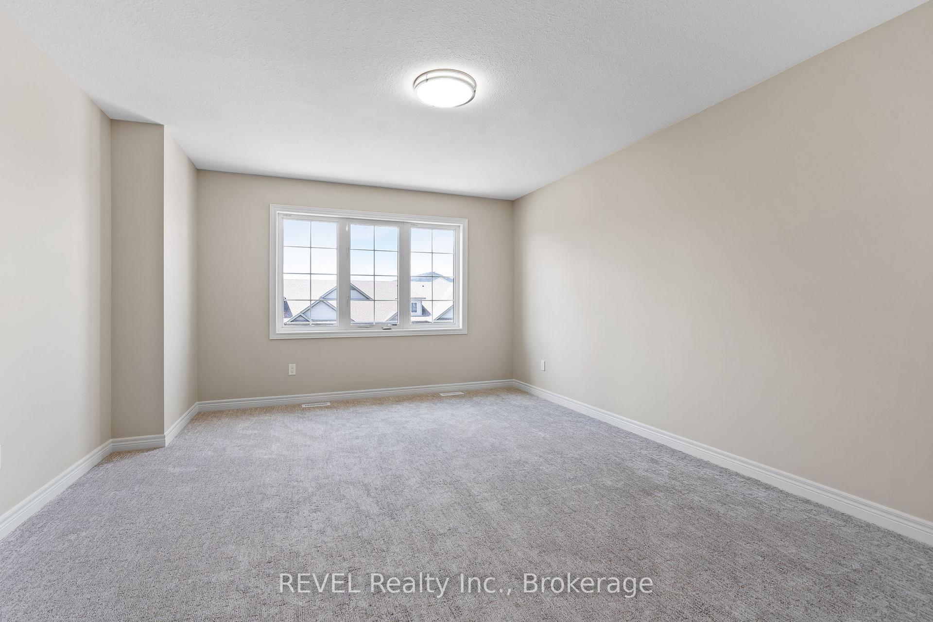 Photo 19 of 124 Roselawn Crescent, Welland, Coyle Creek — HOMEH