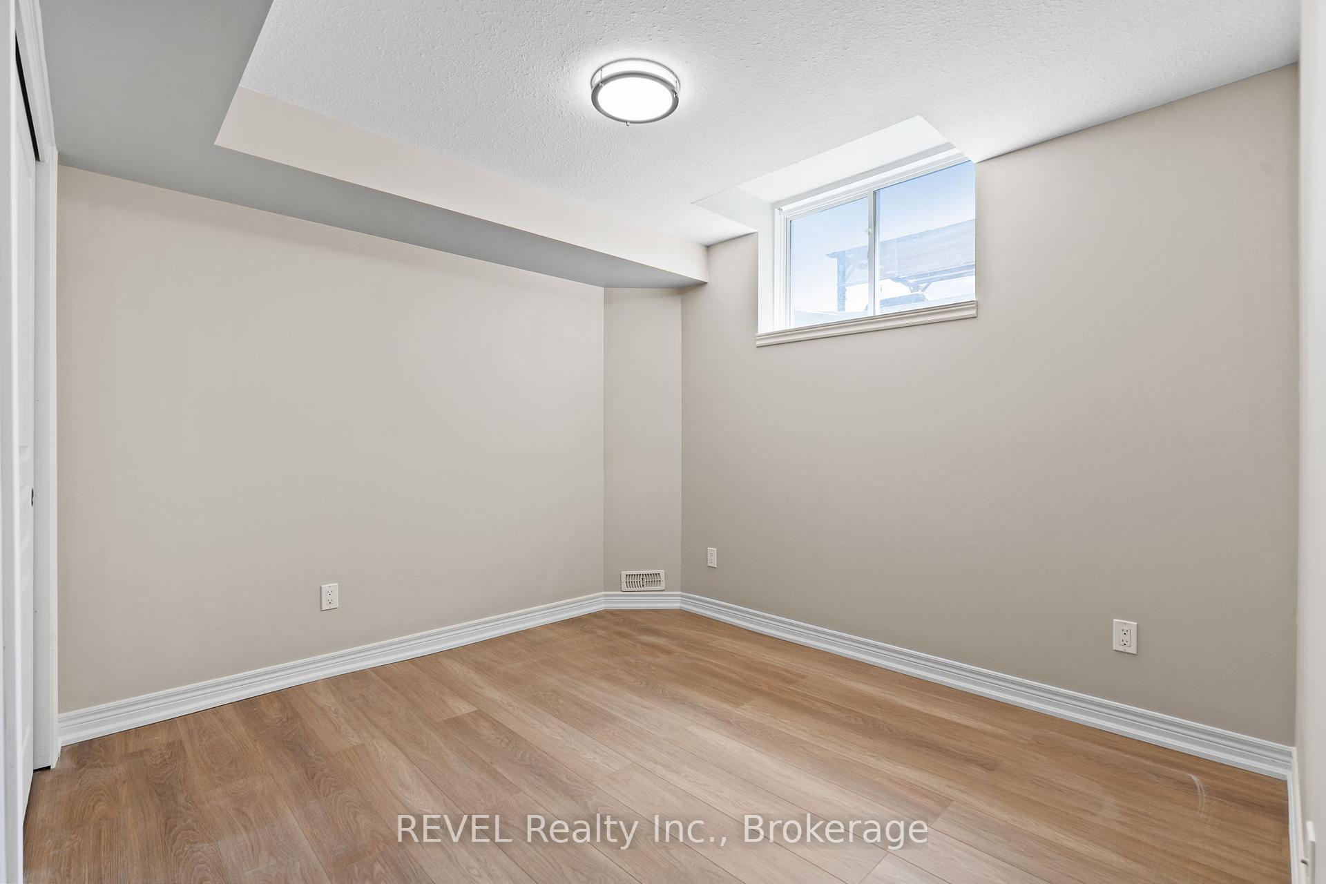 Photo 24 of 124 Roselawn Crescent, Welland, Coyle Creek — HOMEH