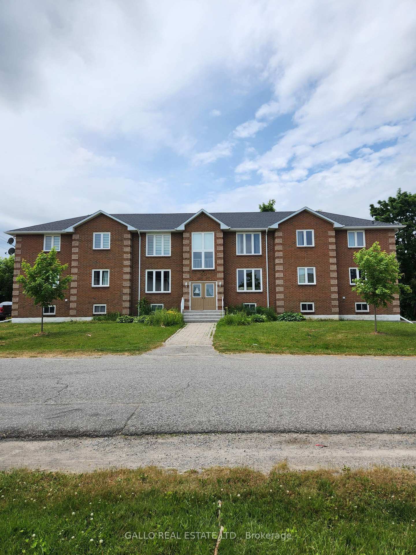 Photo 1 of 40 Ash Street, Uxbridge — HOMEH