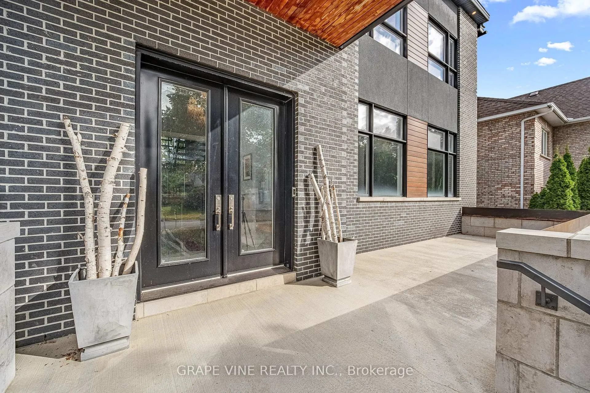 Photo 2 of 315 Crestview Road, Ottawa, Alta Vista/Faircrest Heights — HOMEH