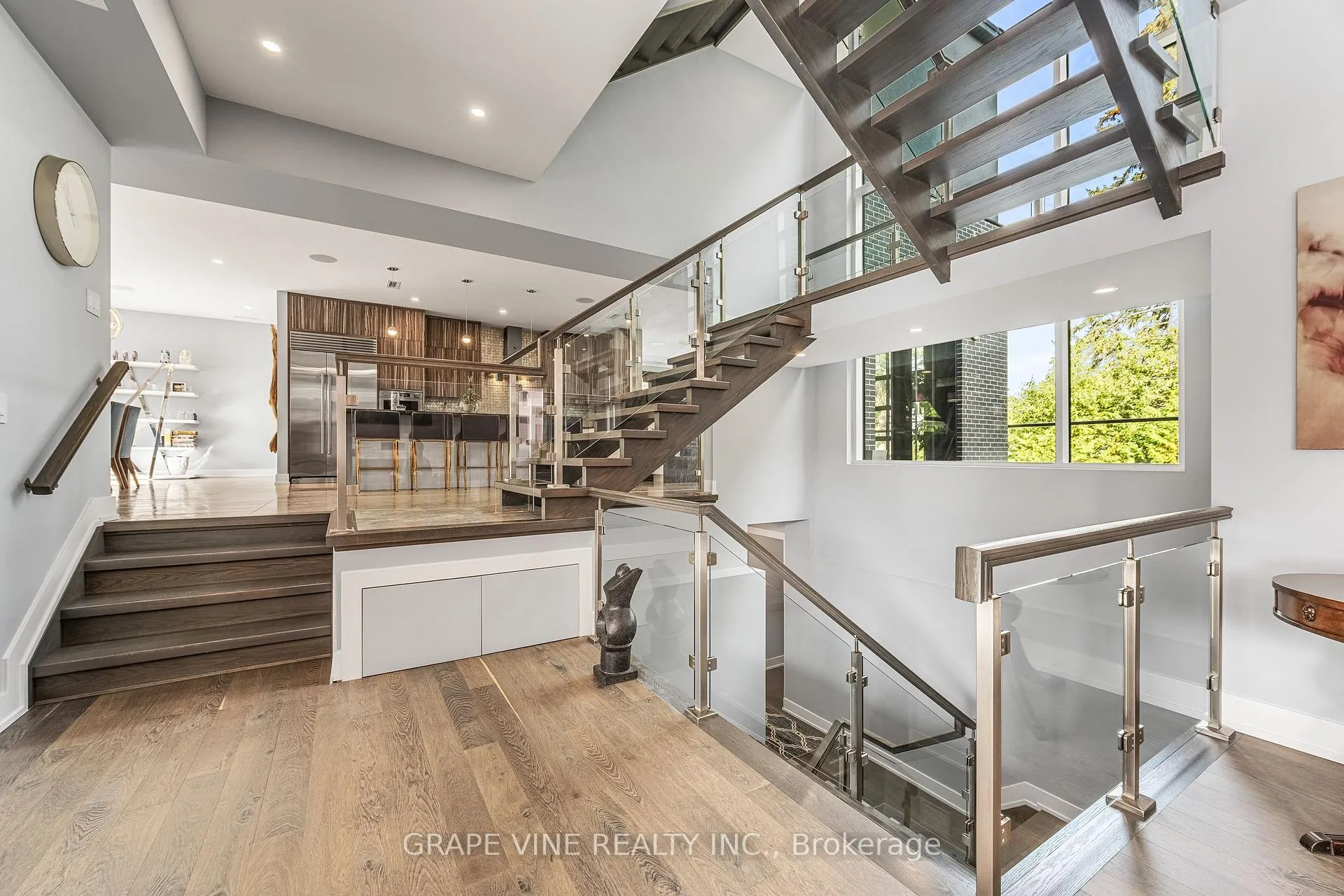 Photo 10 of 315 Crestview Road, Ottawa, Alta Vista/Faircrest Heights — HOMEH
