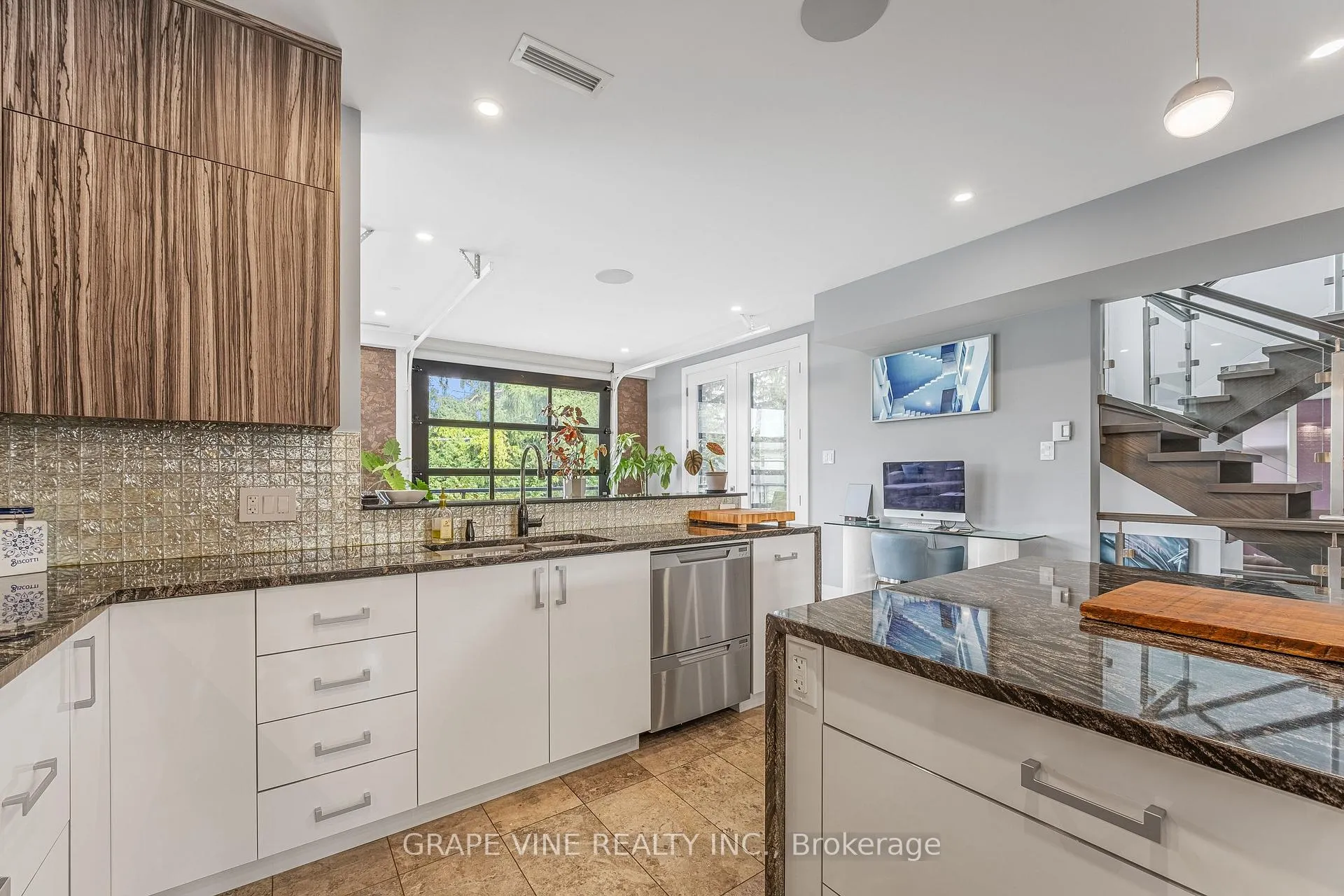 Photo 17 of 315 Crestview Road, Ottawa, Alta Vista/Faircrest Heights — HOMEH
