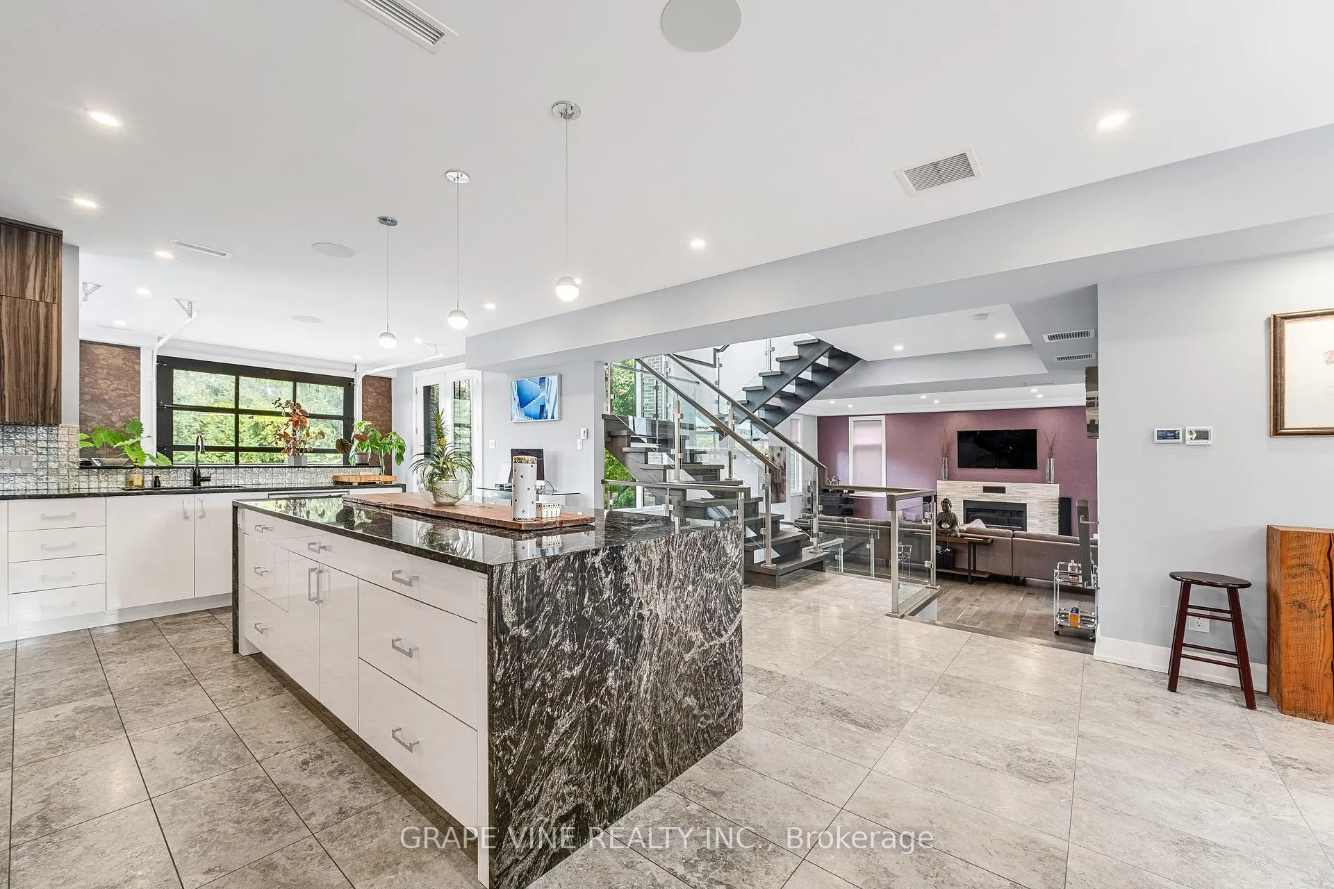 Photo 21 of 315 Crestview Road, Ottawa, Alta Vista/Faircrest Heights — HOMEH