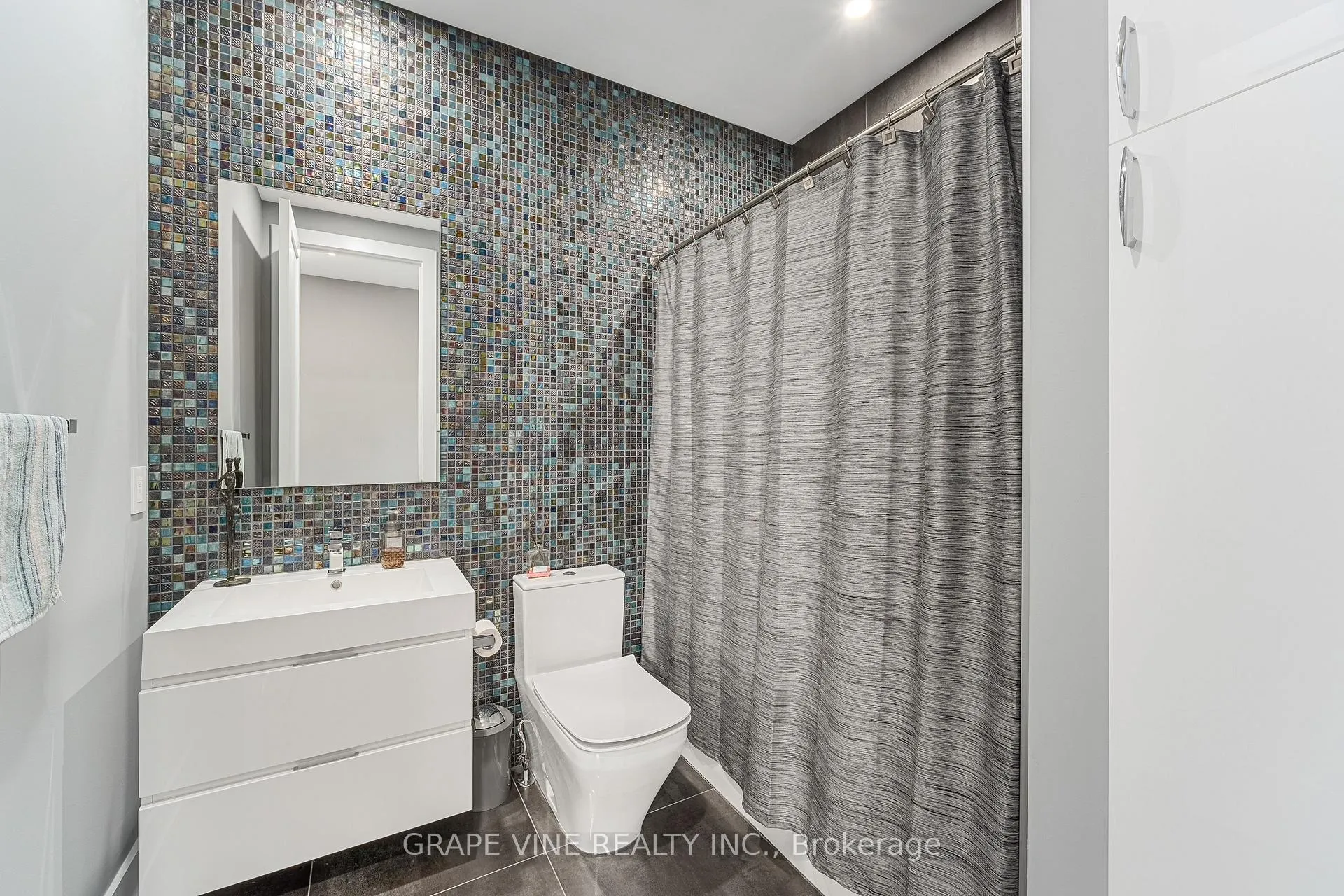 Photo 41 of 315 Crestview Road, Ottawa, Alta Vista/Faircrest Heights — HOMEH