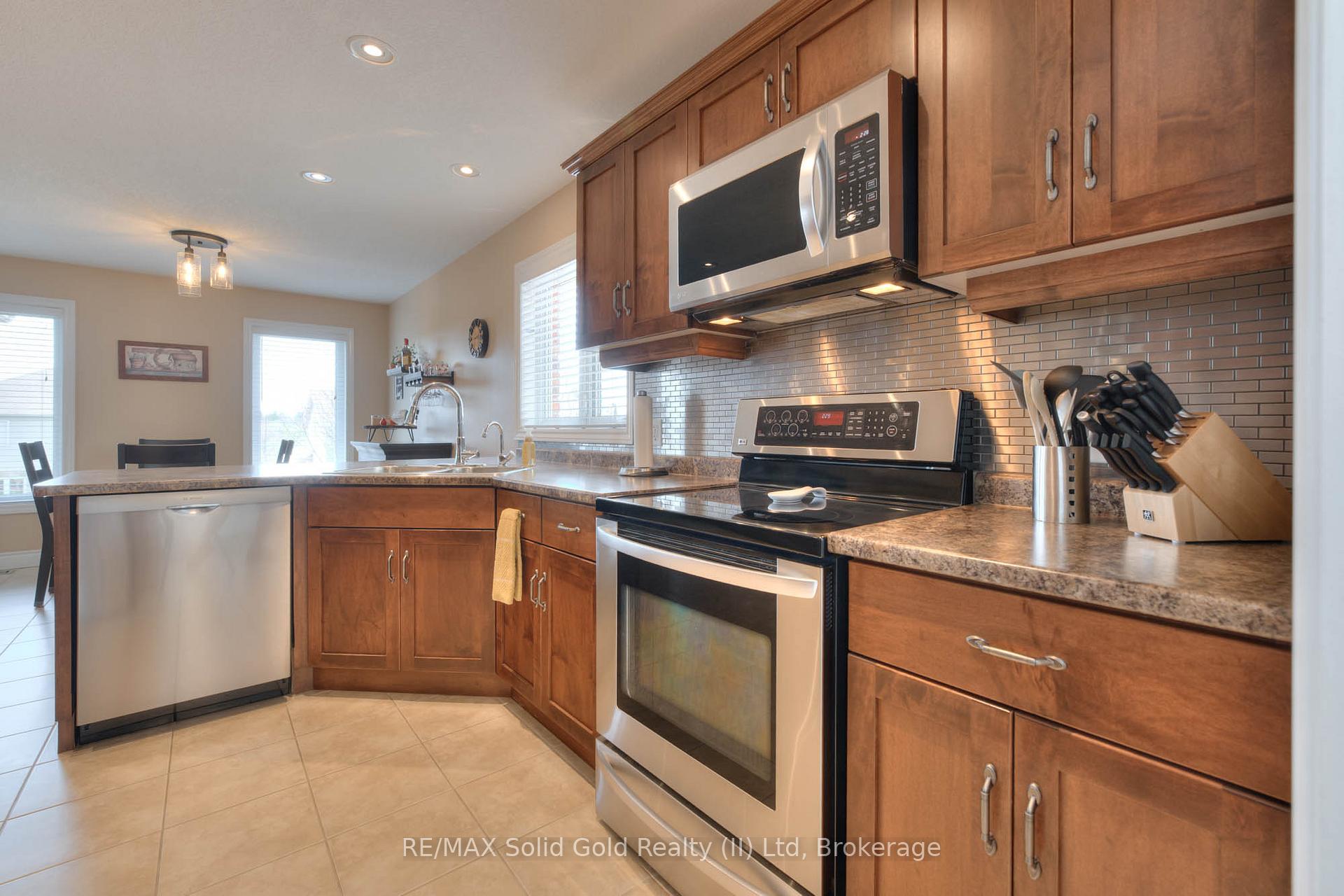 Photo 14 of 139 Gerber Meadows Drive, Wellesley — HOMEH