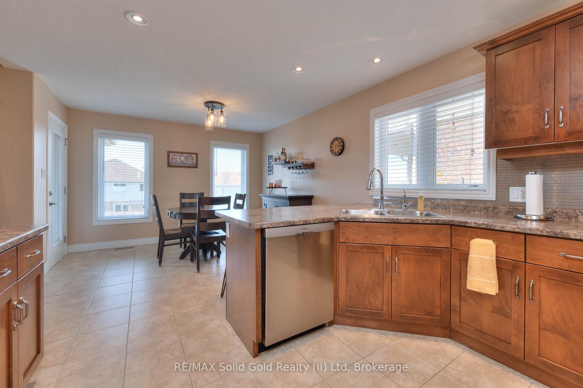 Photo 15 of 139 Gerber Meadows Drive, Wellesley — HOMEH