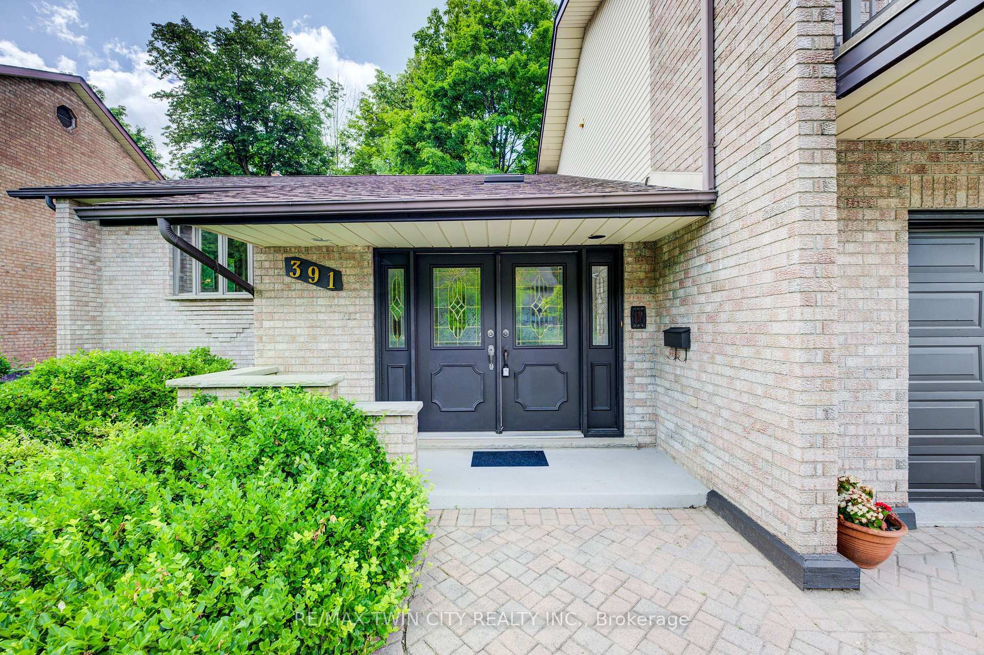 Photo 4 of 391 Northlake Drive, Waterloo — HOMEH
