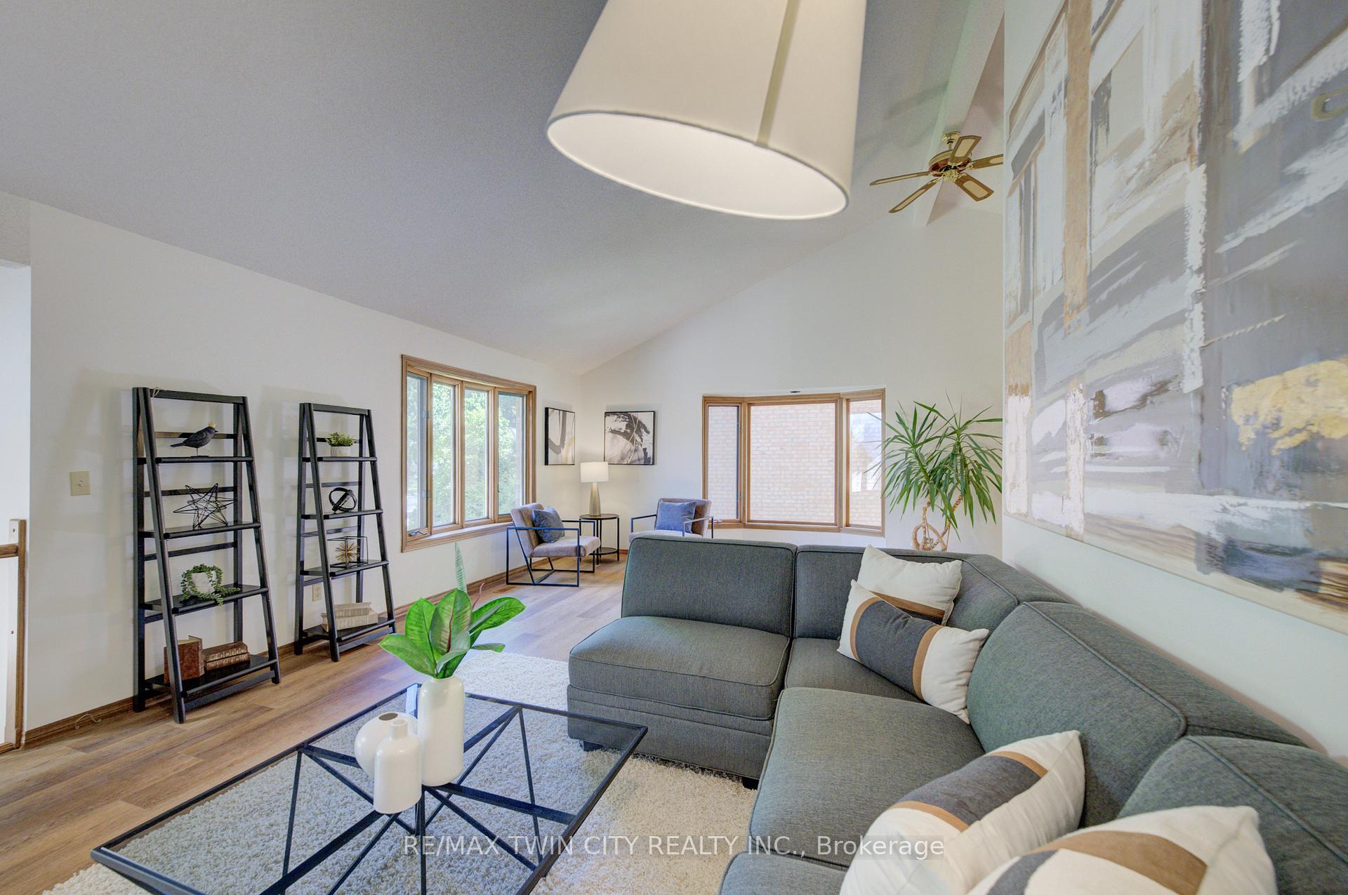 Photo 5 of 391 Northlake Drive, Waterloo — HOMEH