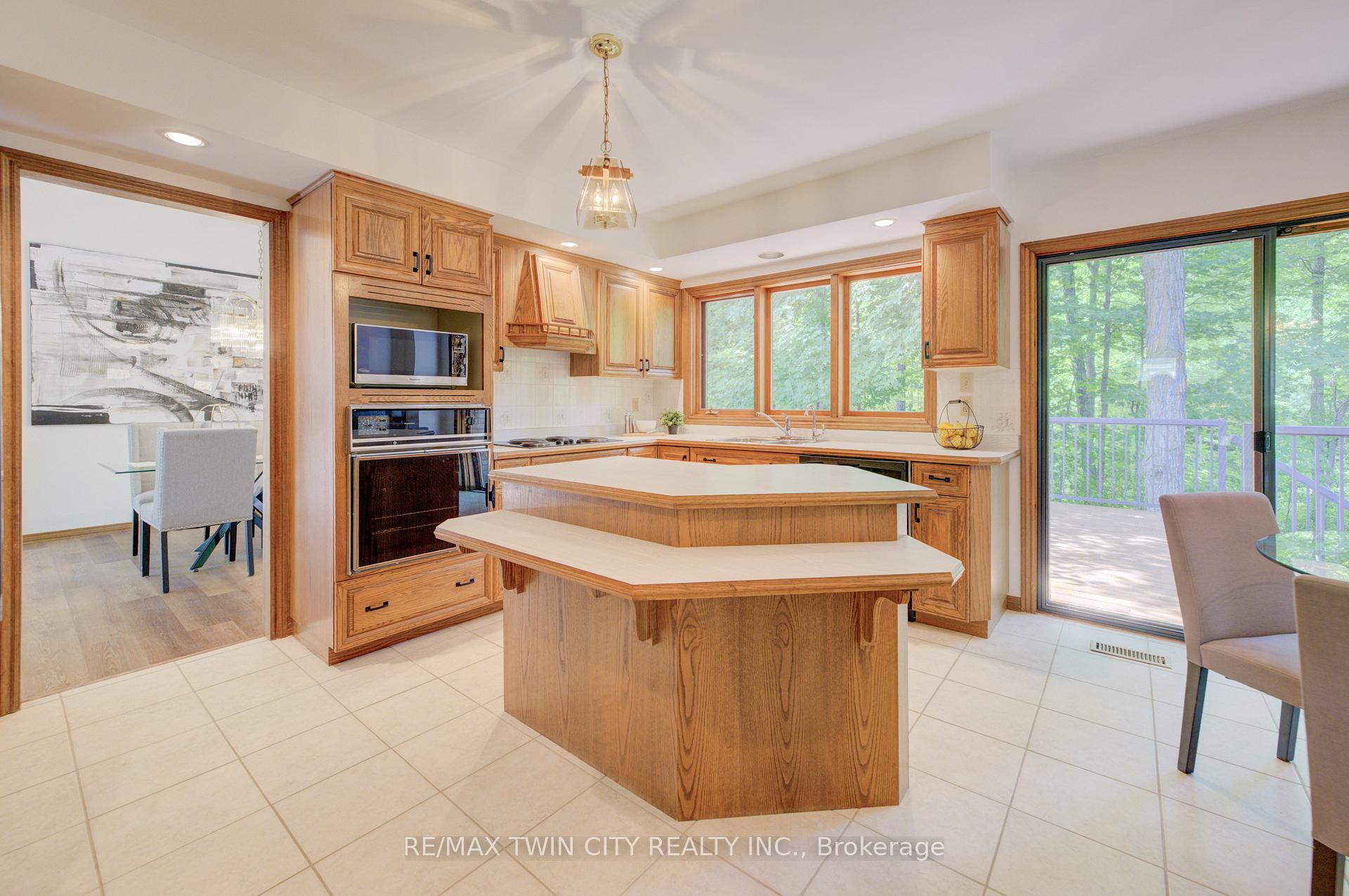 Photo 13 of 391 Northlake Drive, Waterloo — HOMEH