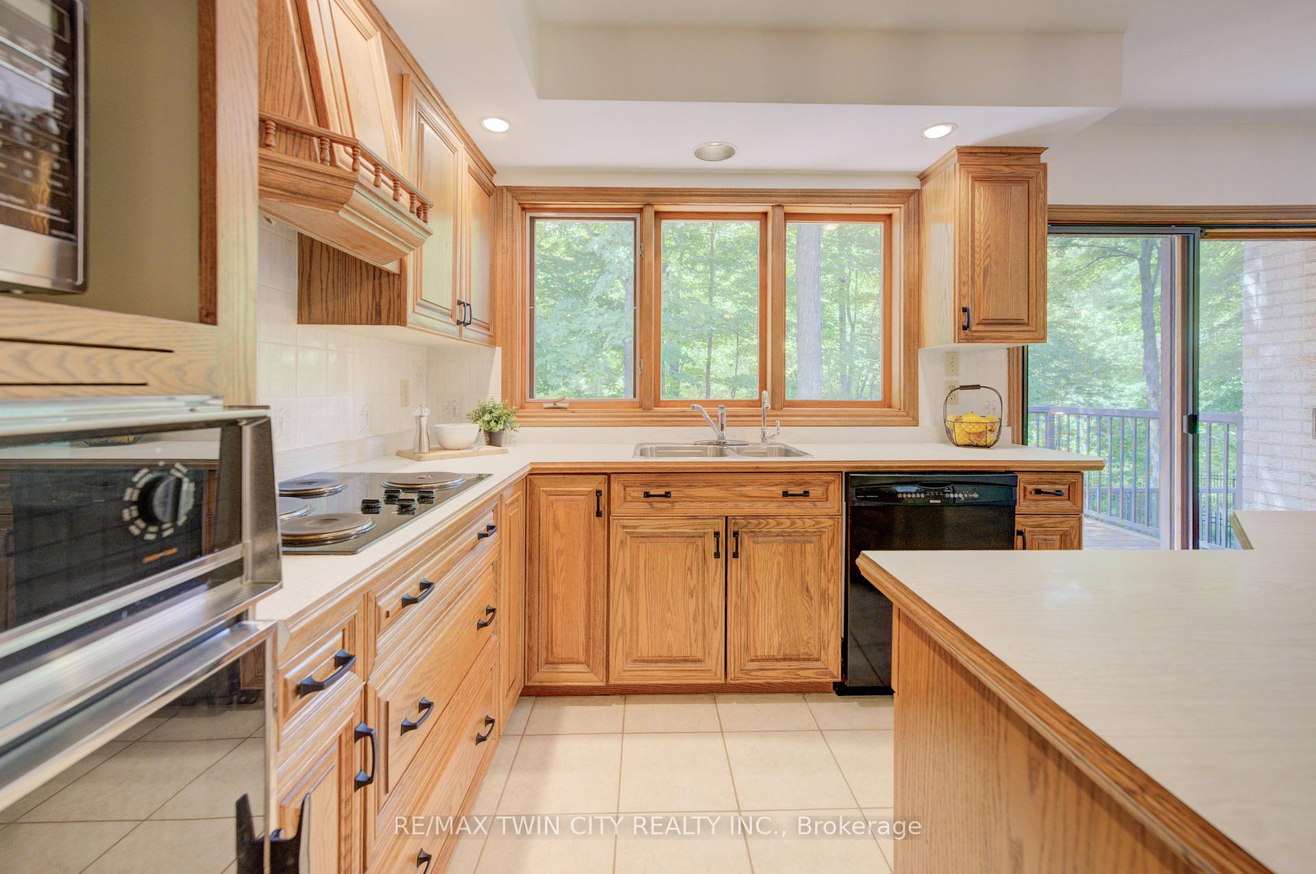 Photo 14 of 391 Northlake Drive, Waterloo — HOMEH