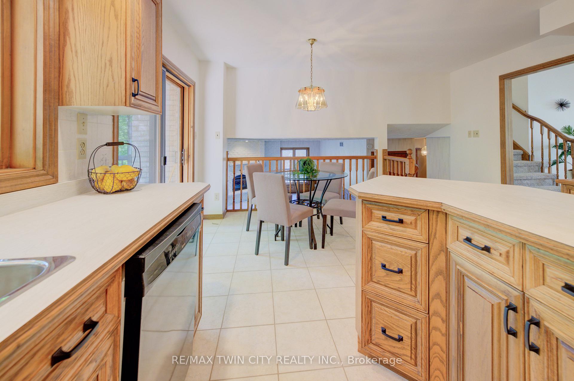 Photo 15 of 391 Northlake Drive, Waterloo — HOMEH