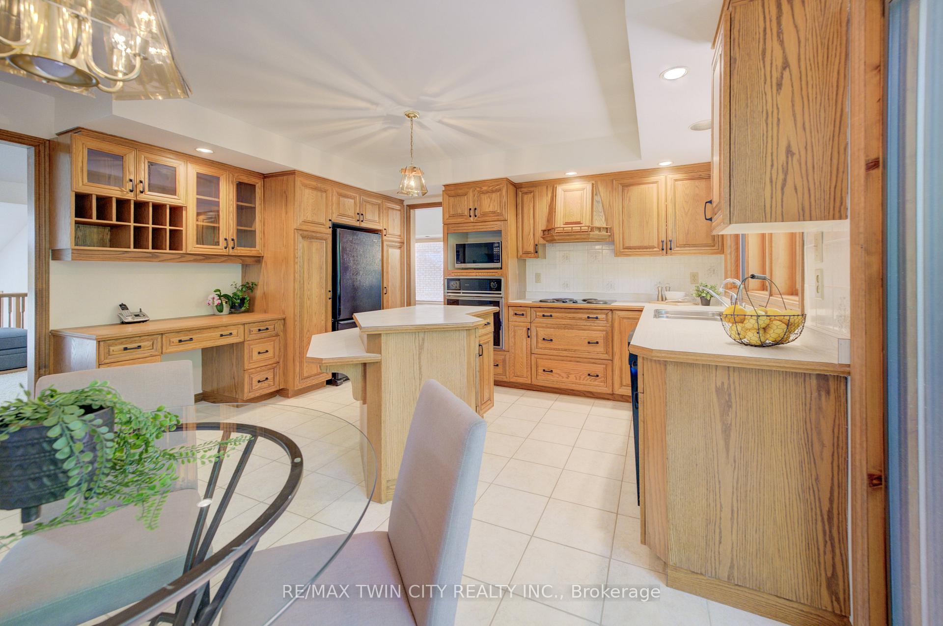 Photo 17 of 391 Northlake Drive, Waterloo — HOMEH