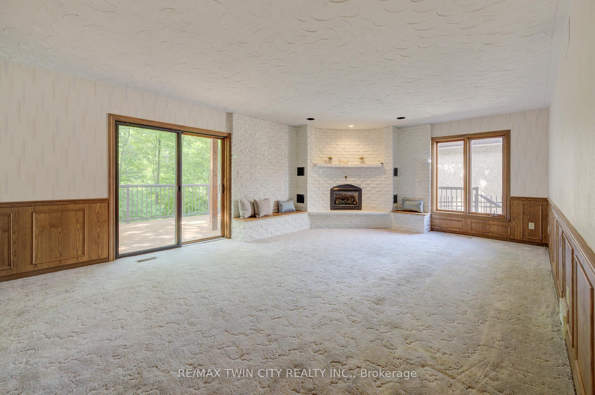 Photo 23 of 391 Northlake Drive, Waterloo — HOMEH