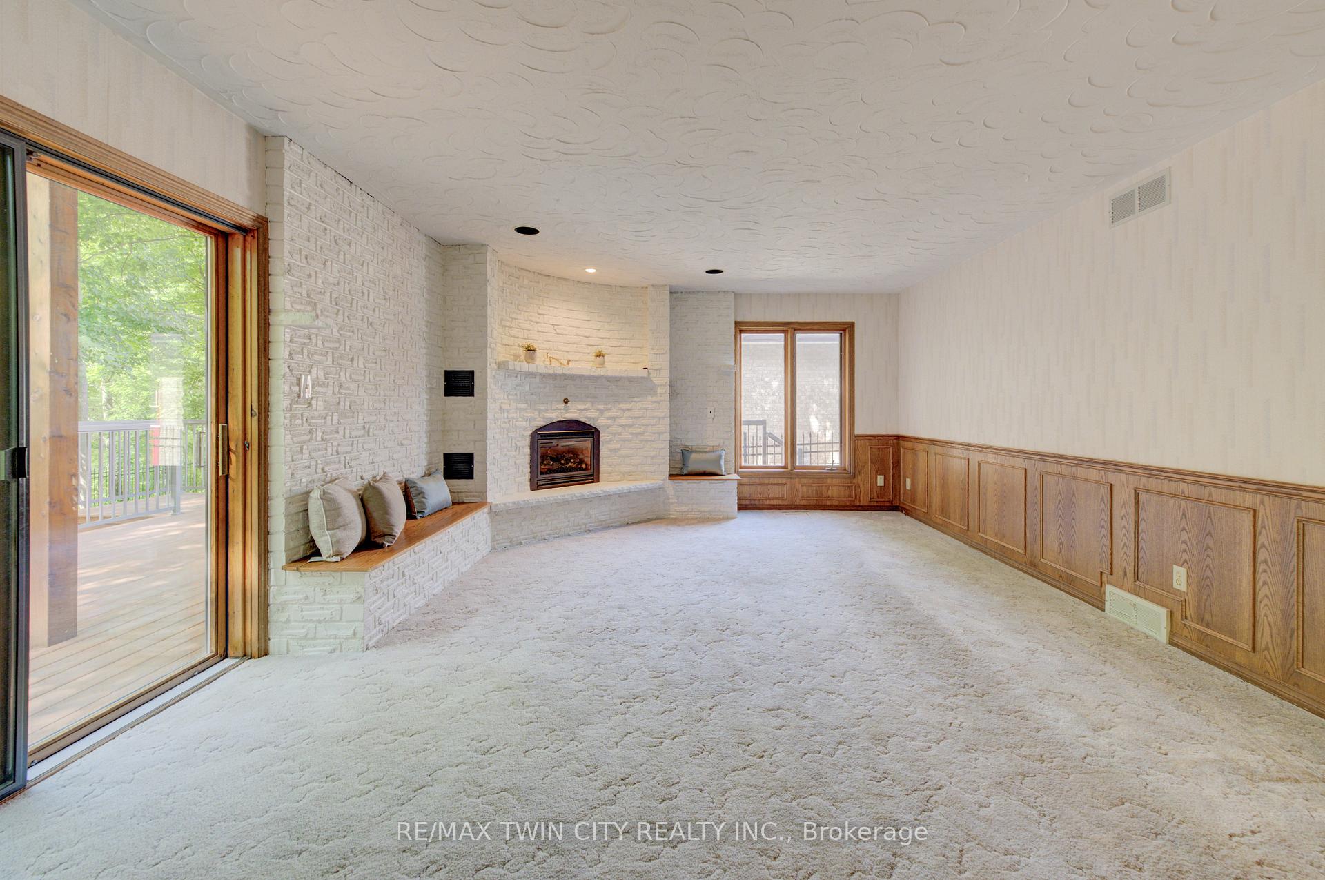 Photo 24 of 391 Northlake Drive, Waterloo — HOMEH