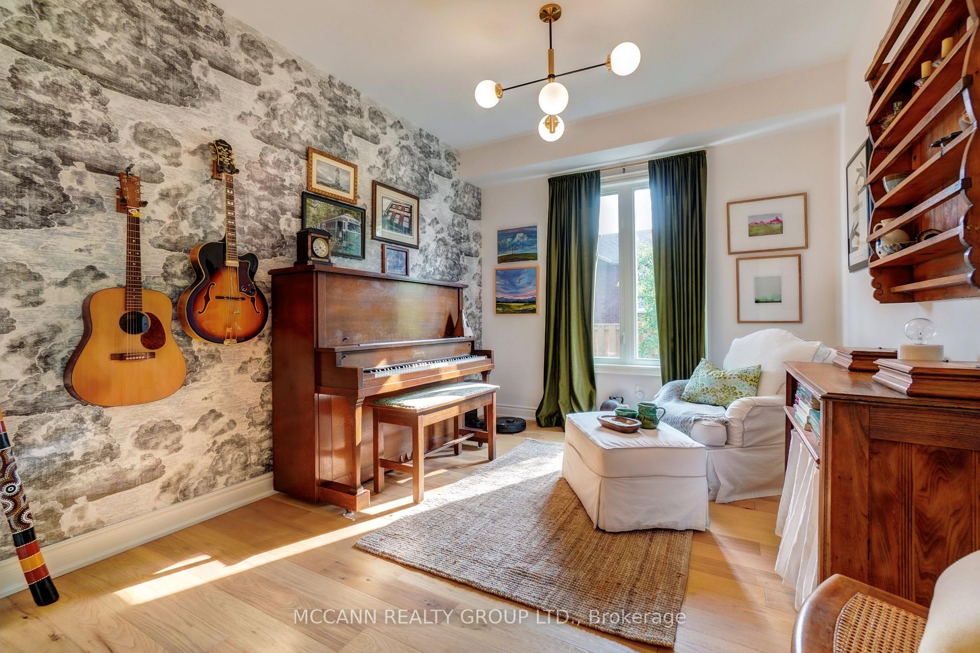 Photo 6 of 15 Low Boulevard, Uxbridge — HOMEH