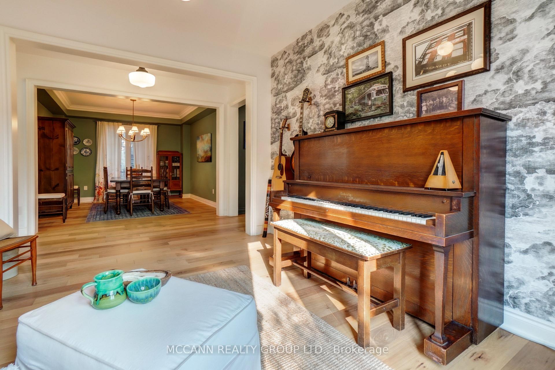 Photo 7 of 15 Low Boulevard, Uxbridge — HOMEH