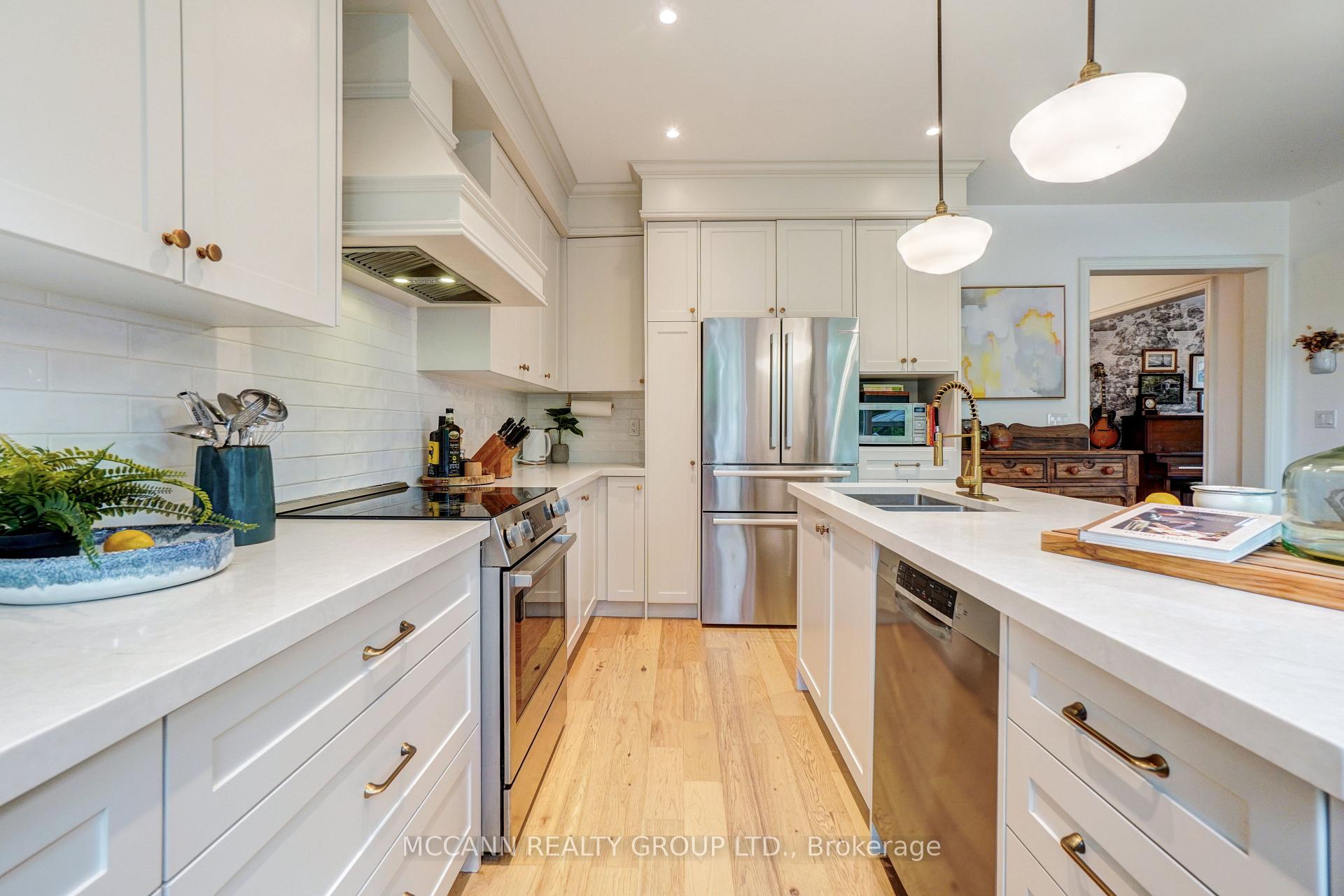 Photo 12 of 15 Low Boulevard, Uxbridge — HOMEH