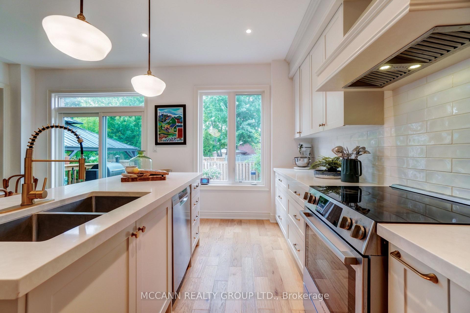 Photo 13 of 15 Low Boulevard, Uxbridge — HOMEH