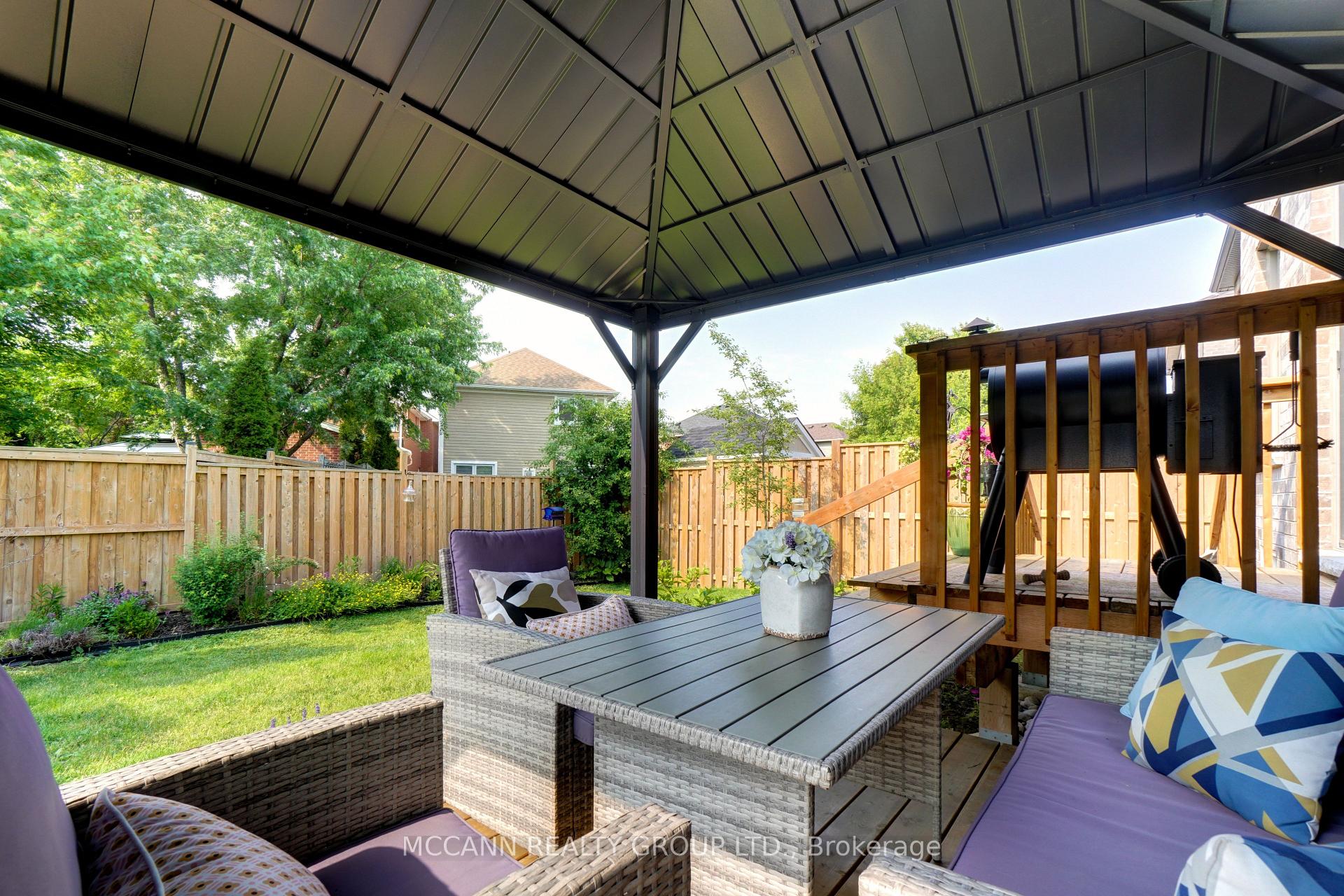 Photo 45 of 15 Low Boulevard, Uxbridge — HOMEH