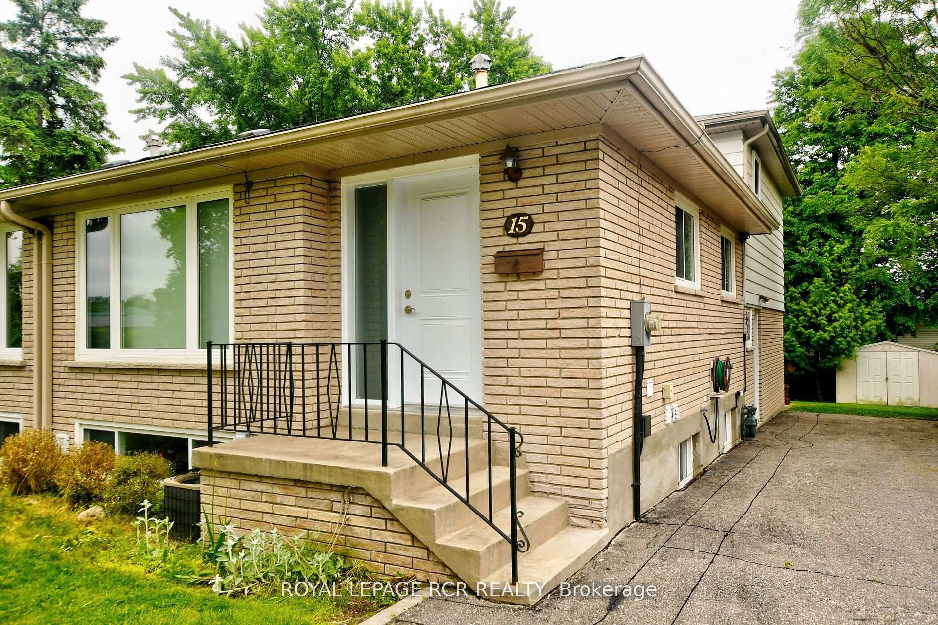Photo 2 of 15 McDonald Drive, Aurora, Aurora Heights — HOMEH