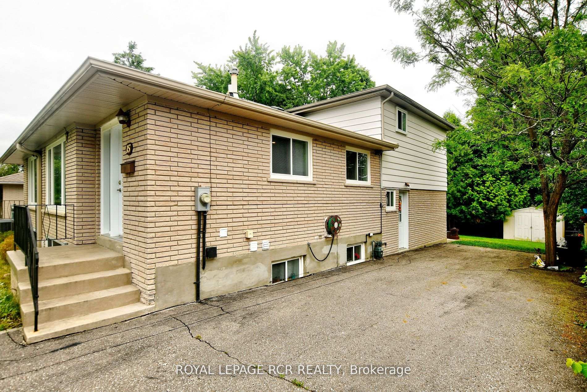 Photo 10 of 15 McDonald Drive, Aurora, Aurora Heights — HOMEH