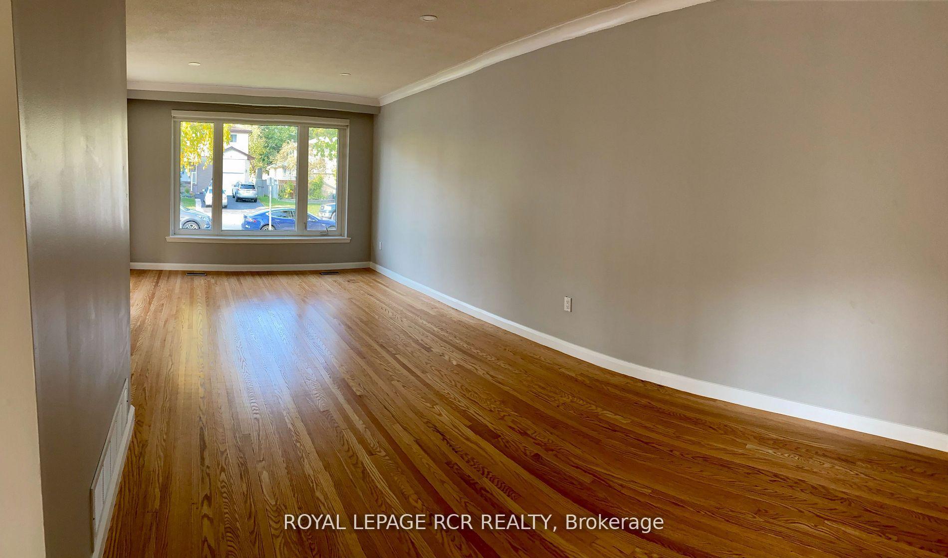 Photo 3 of 15 McDonald Drive, Aurora, Aurora Heights — HOMEH