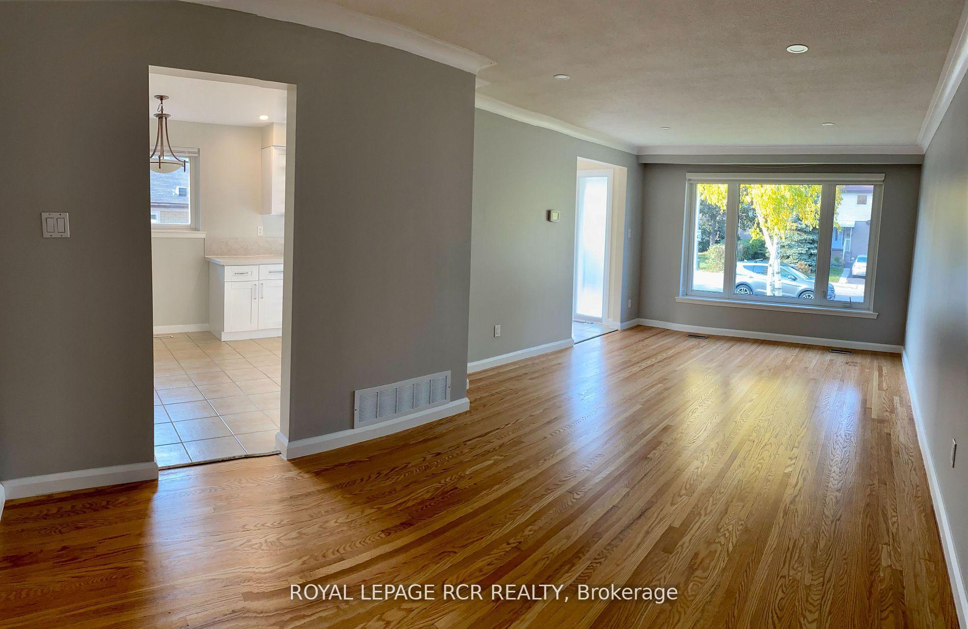 Photo 20 of 15 McDonald Drive, Aurora, Aurora Heights — HOMEH