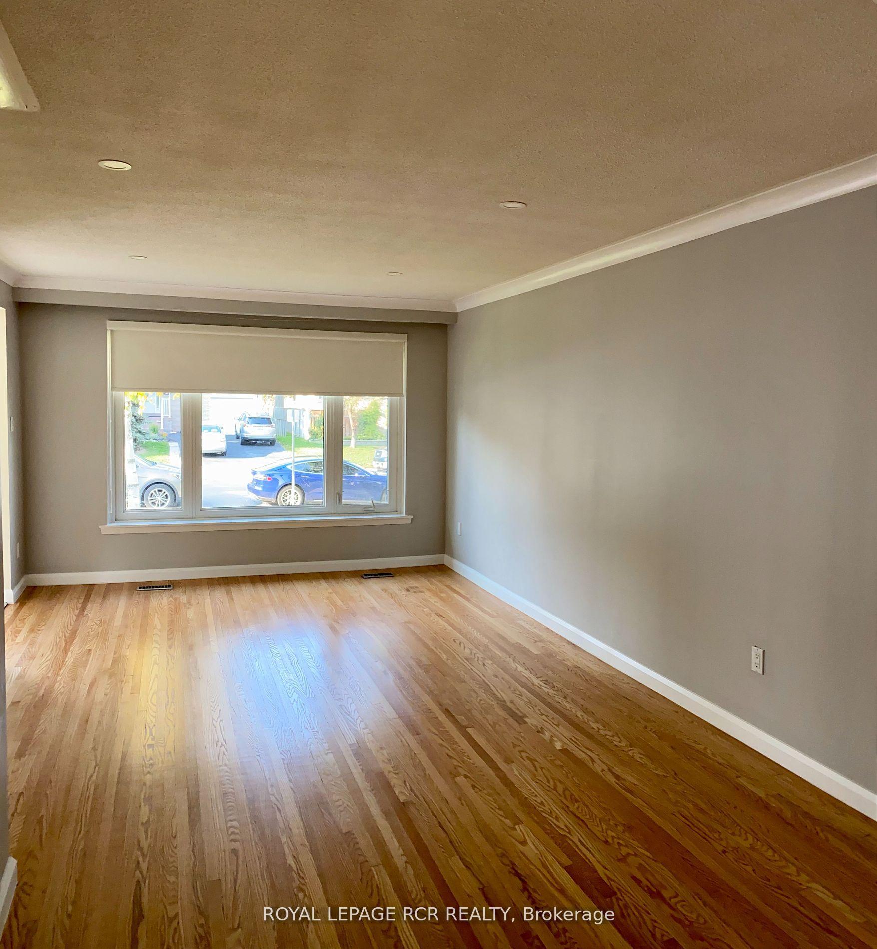 Photo 5 of 15 McDonald Drive, Aurora, Aurora Heights — HOMEH