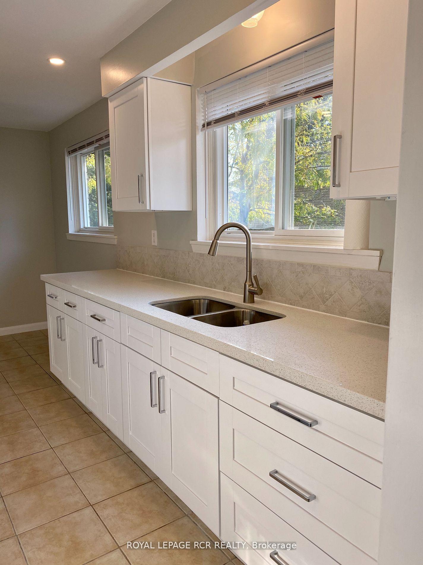Photo 6 of 15 McDonald Drive, Aurora, Aurora Heights — HOMEH
