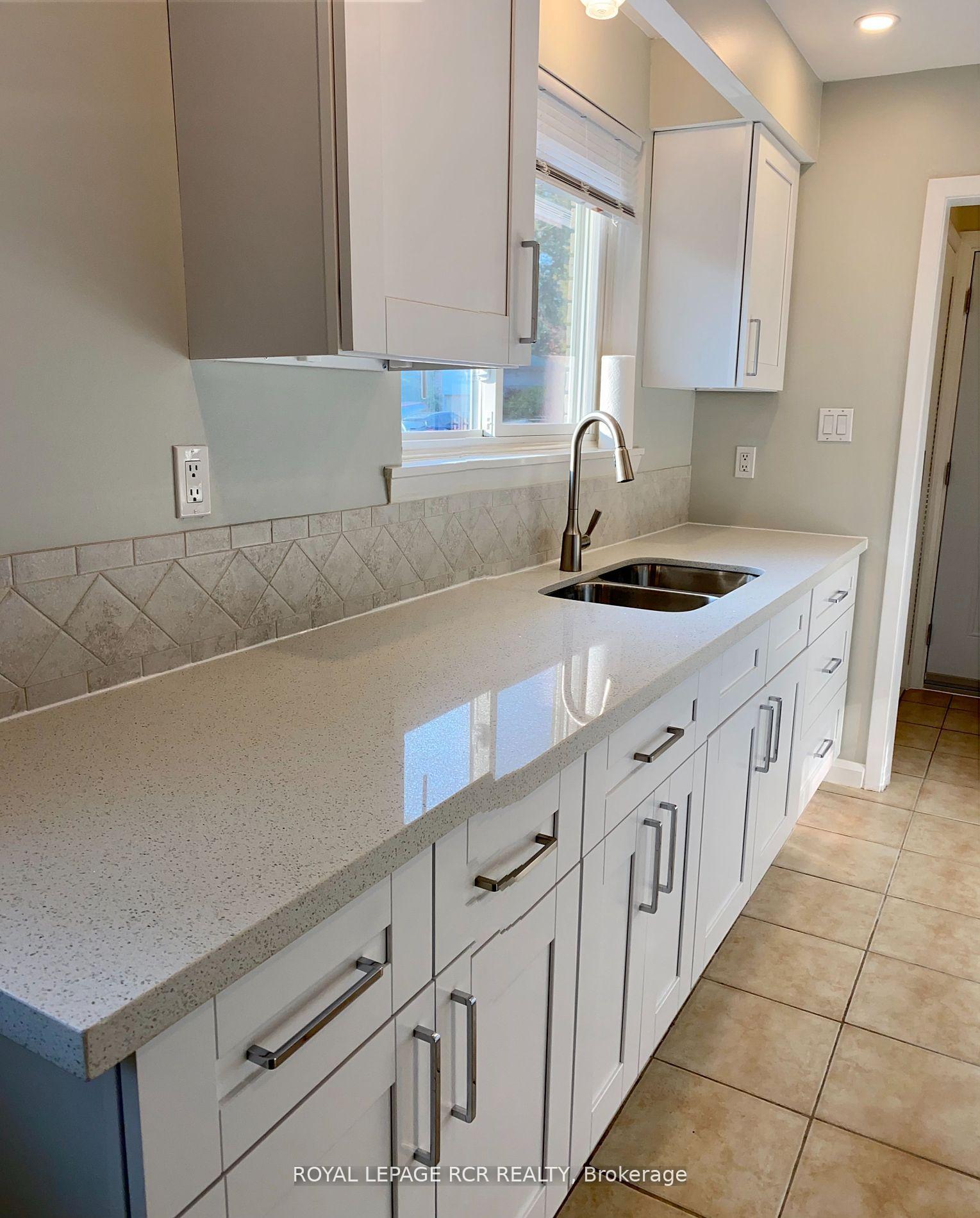 Photo 14 of 15 McDonald Drive, Aurora, Aurora Heights — HOMEH