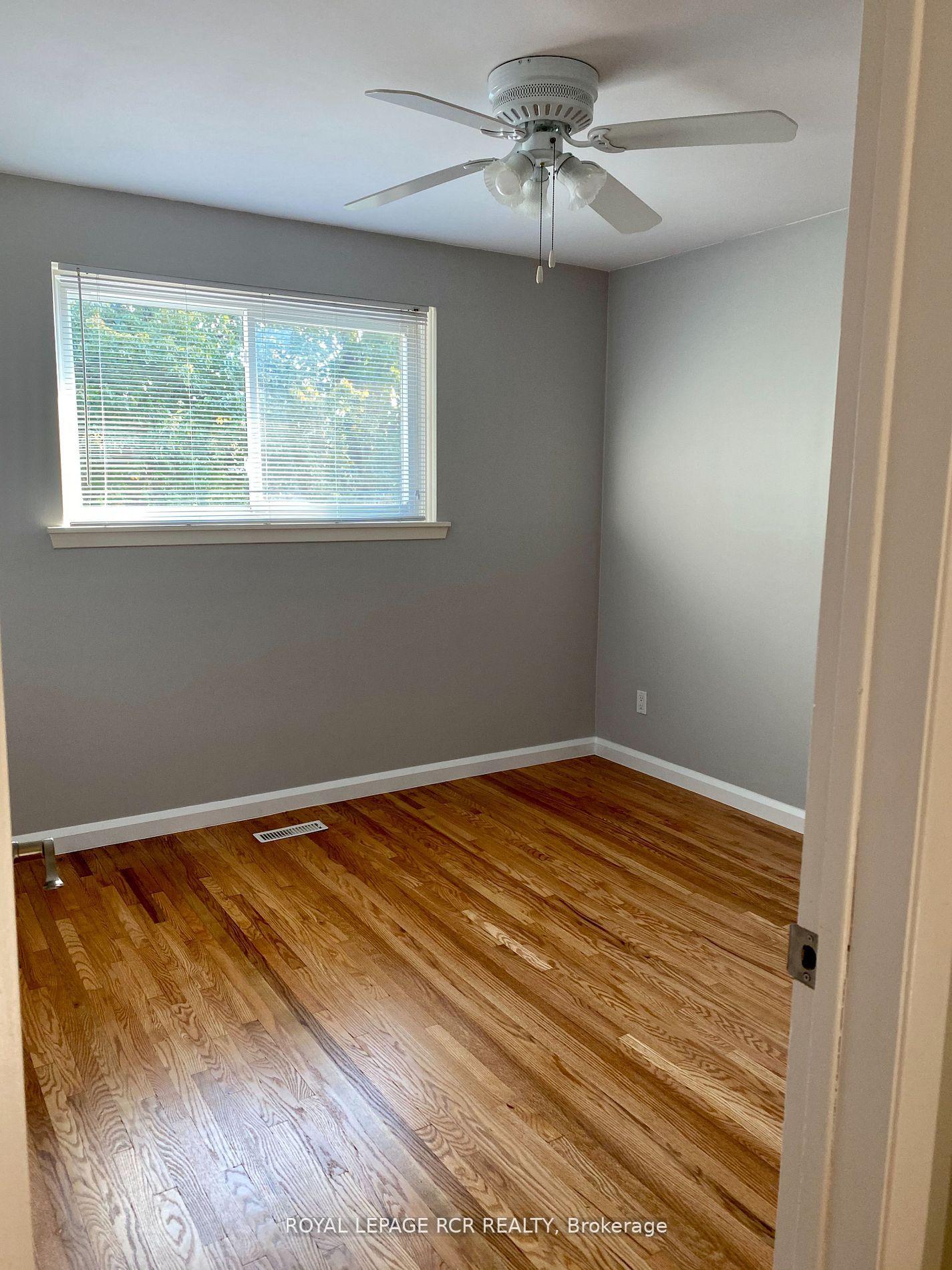 Photo 9 of 15 McDonald Drive, Aurora, Aurora Heights — HOMEH