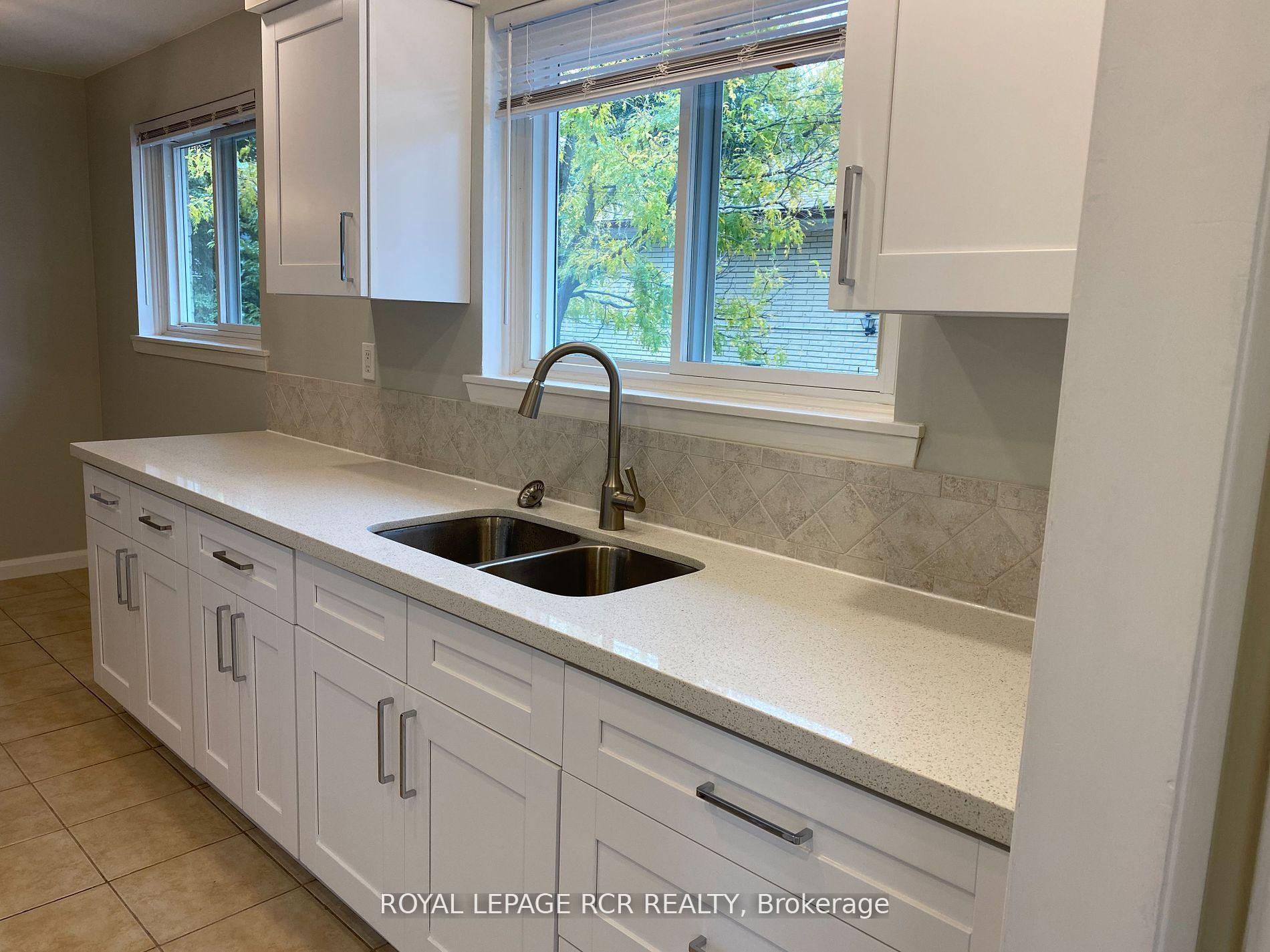 Photo 19 of 15 McDonald Drive, Aurora, Aurora Heights — HOMEH