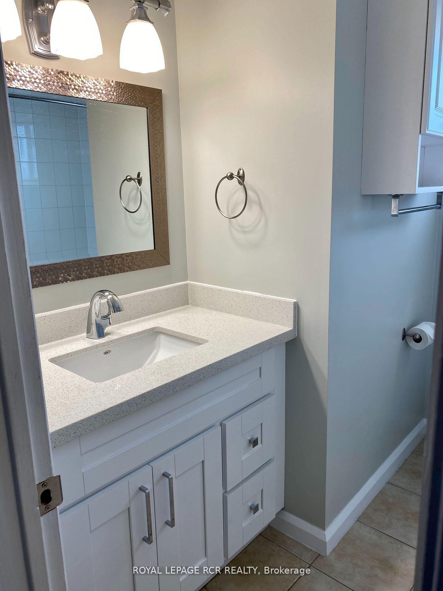 Photo 17 of 15 McDonald Drive, Aurora, Aurora Heights — HOMEH