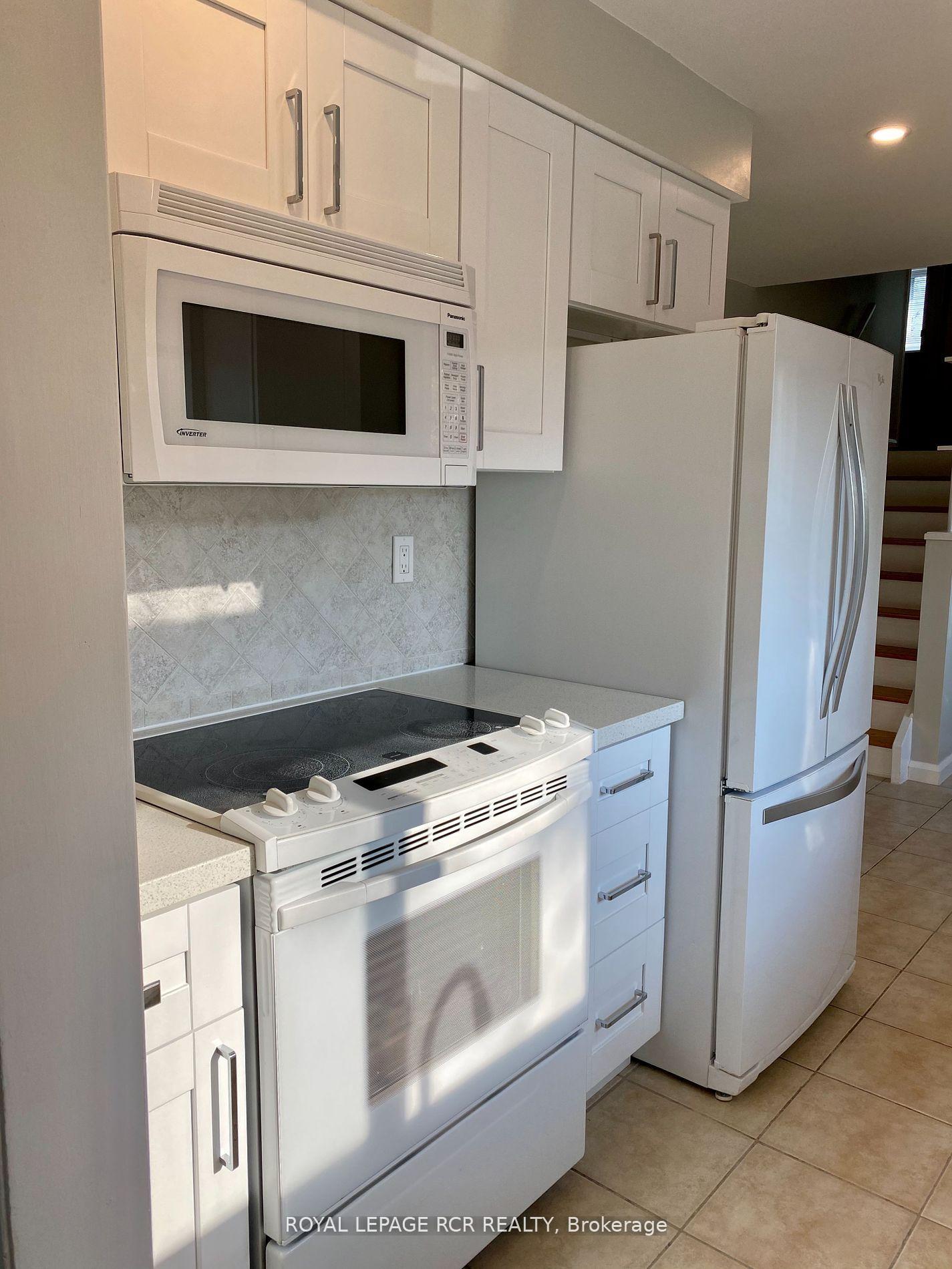 Photo 22 of 15 McDonald Drive, Aurora, Aurora Heights — HOMEH