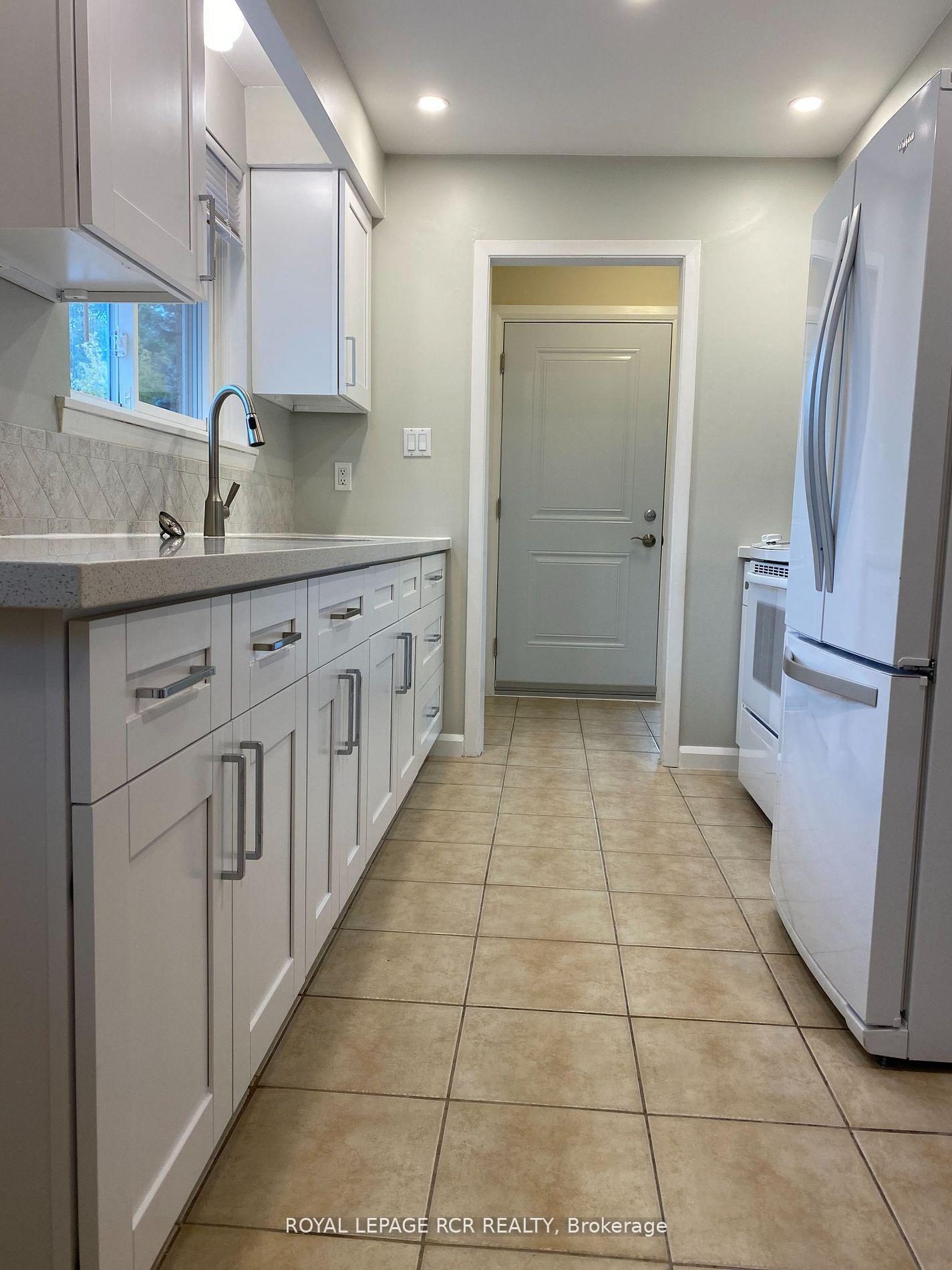 Photo 23 of 15 McDonald Drive, Aurora, Aurora Heights — HOMEH