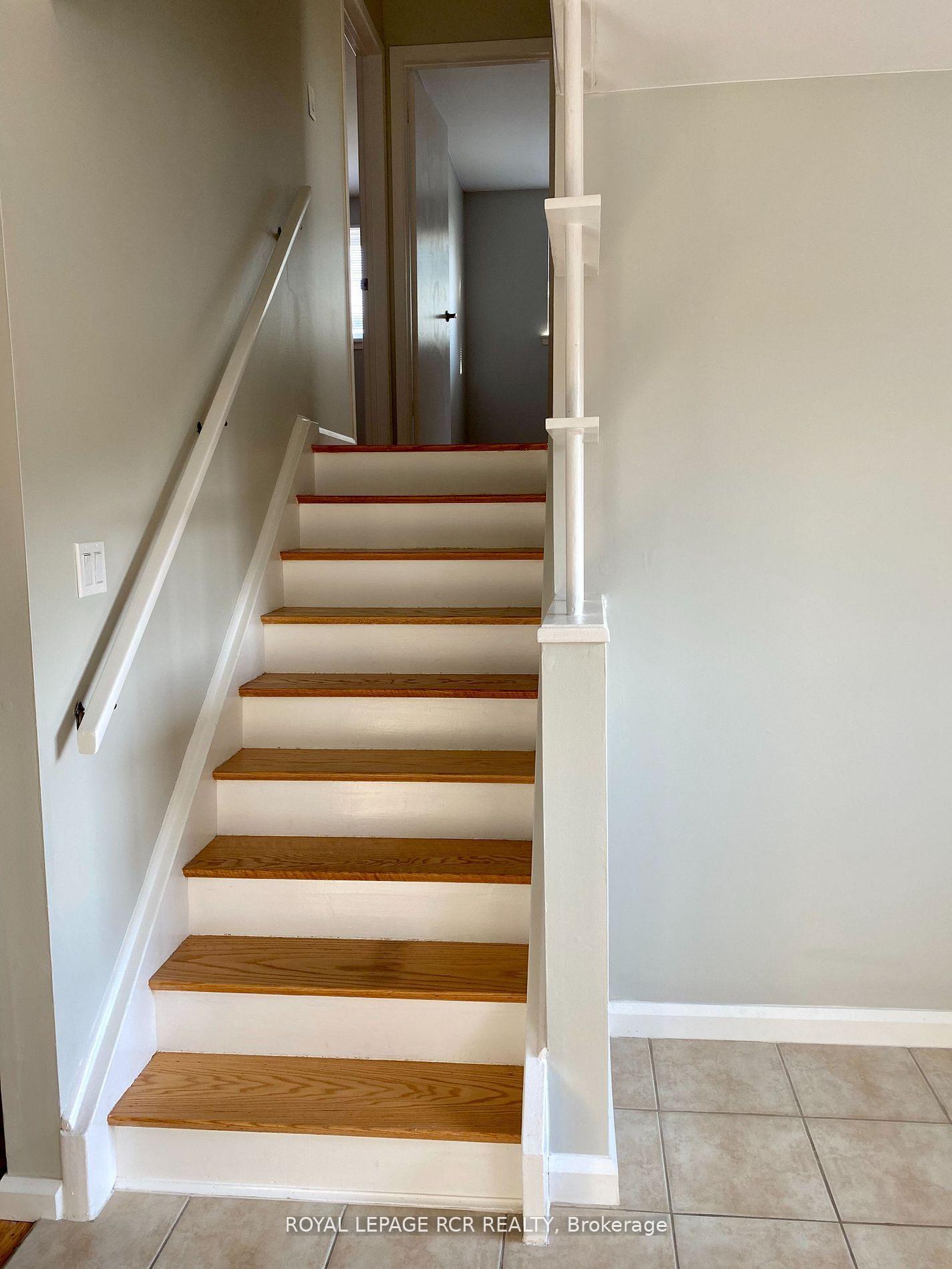 Photo 25 of 15 McDonald Drive, Aurora, Aurora Heights — HOMEH