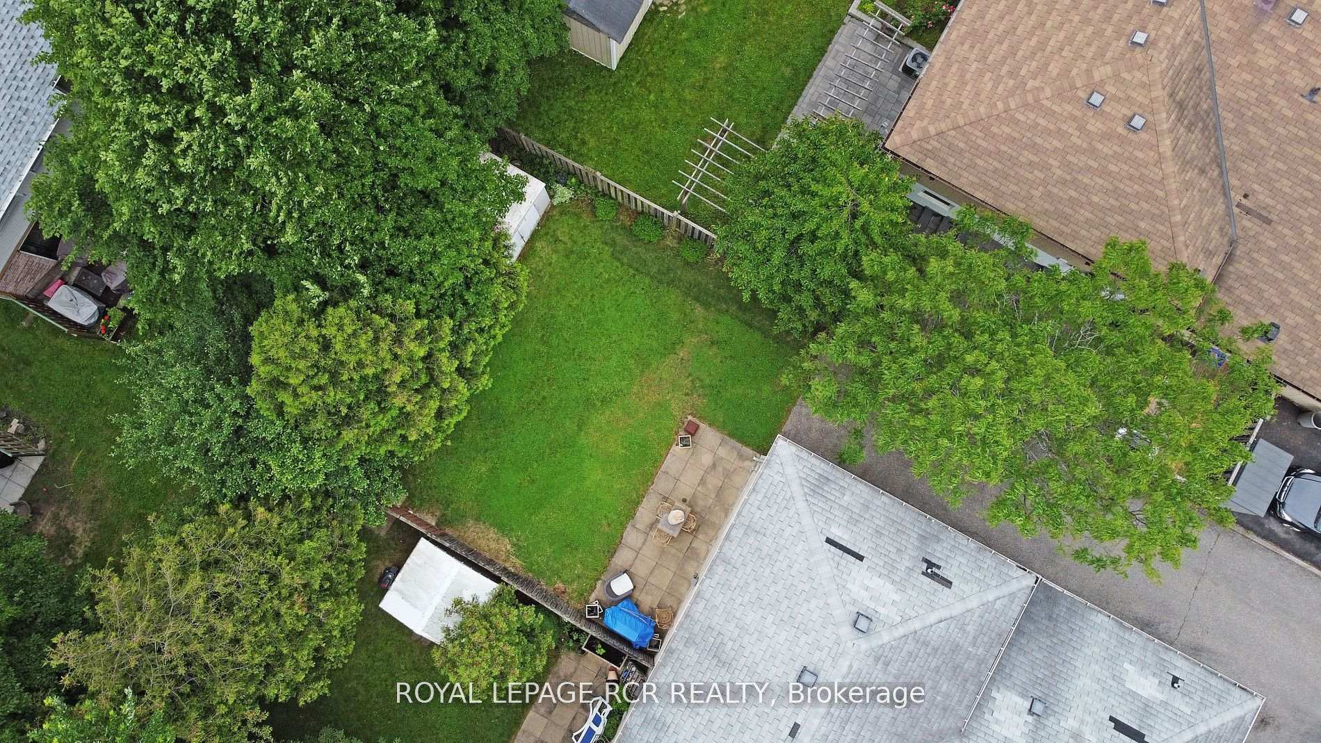 Photo 32 of 15 McDonald Drive, Aurora, Aurora Heights — HOMEH