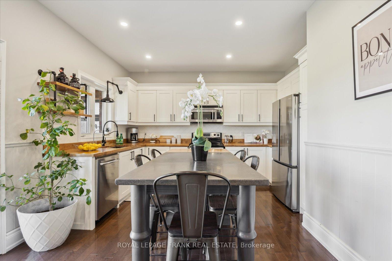 Photo 8 of 21 Brownscombe Crescent, Uxbridge — HOMEH