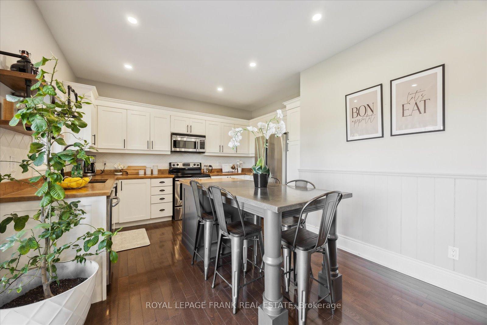 Photo 9 of 21 Brownscombe Crescent, Uxbridge — HOMEH