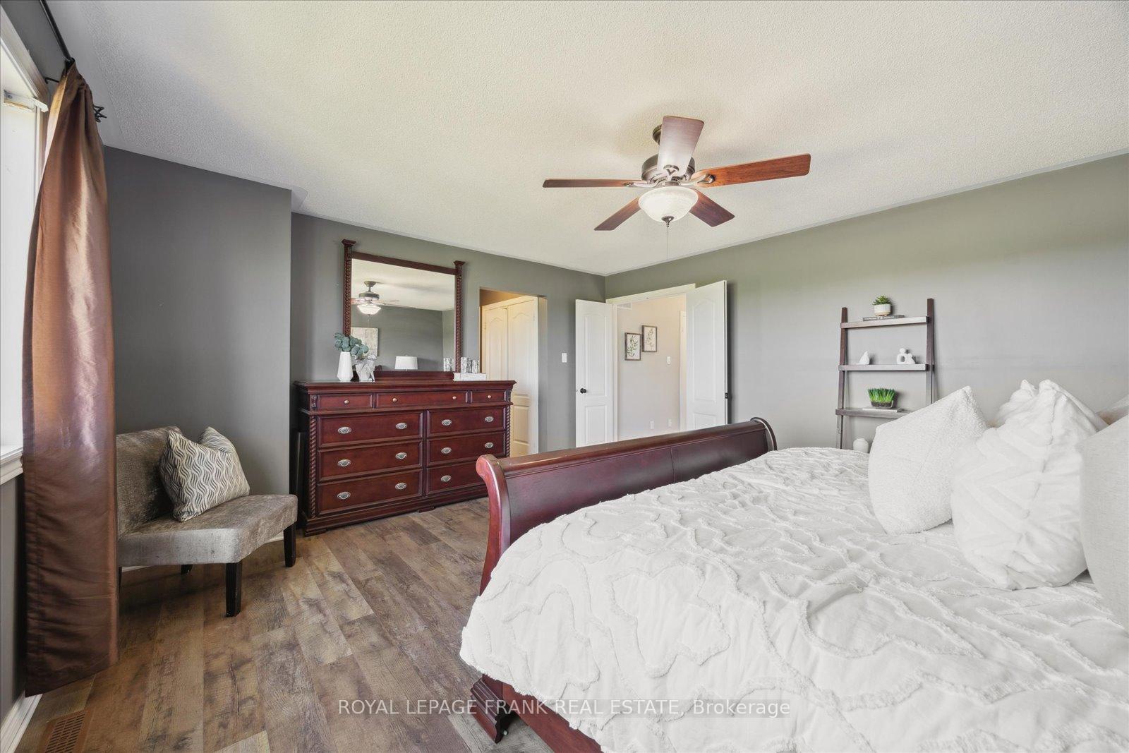 Photo 16 of 21 Brownscombe Crescent, Uxbridge — HOMEH