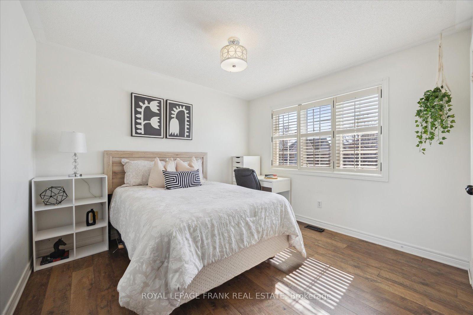 Photo 22 of 21 Brownscombe Crescent, Uxbridge — HOMEH