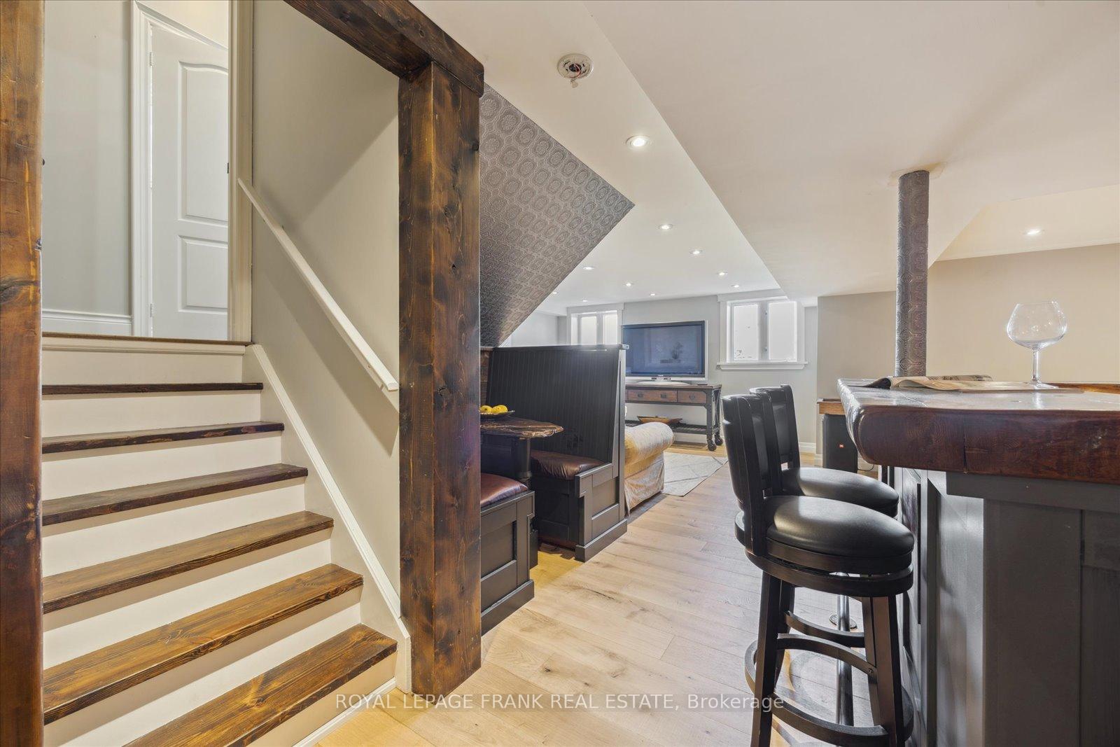 Photo 23 of 21 Brownscombe Crescent, Uxbridge — HOMEH