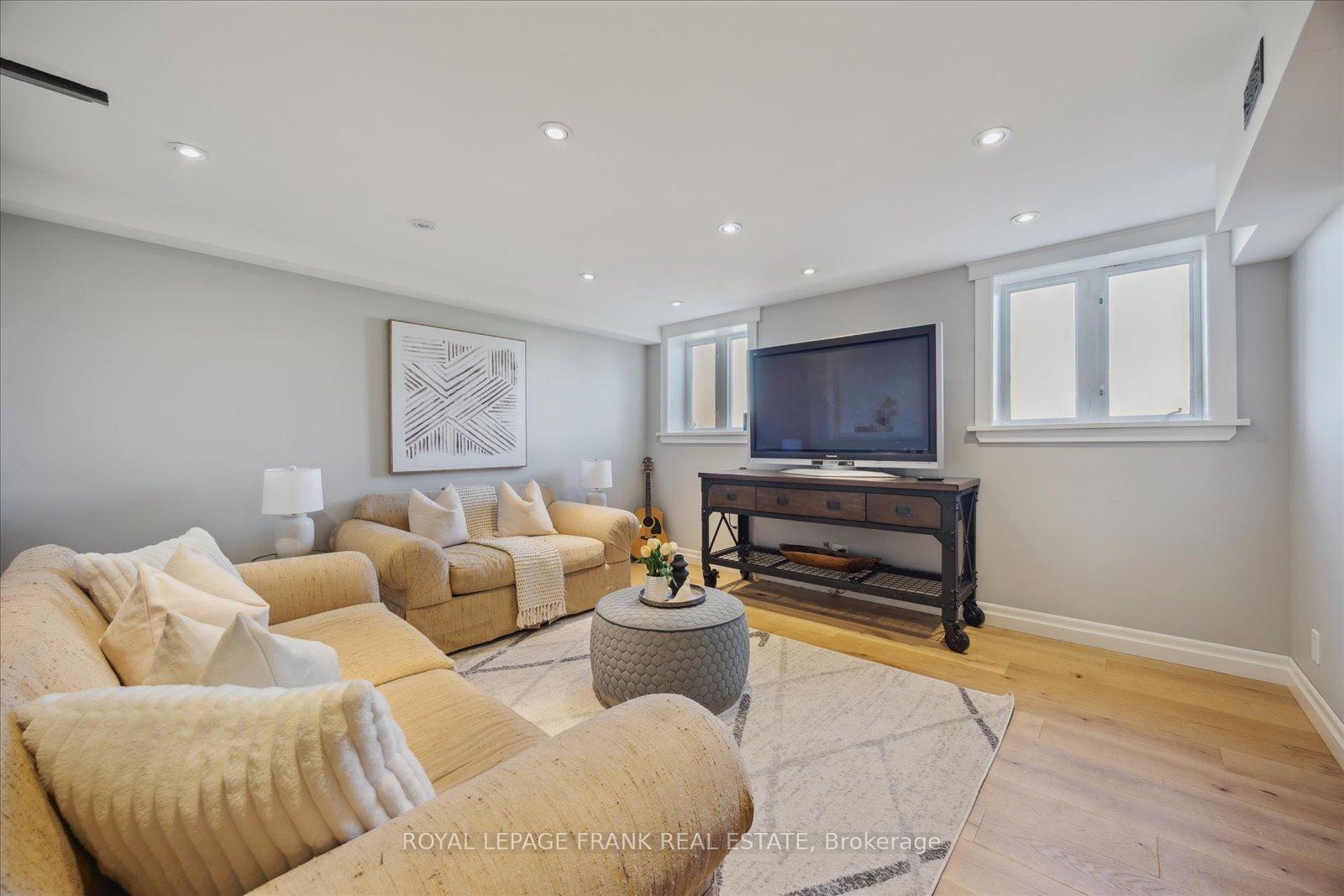Photo 29 of 21 Brownscombe Crescent, Uxbridge — HOMEH