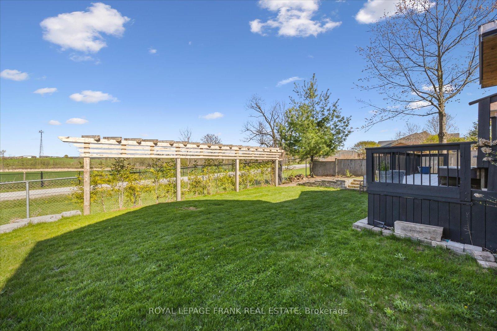 Photo 37 of 21 Brownscombe Crescent, Uxbridge — HOMEH